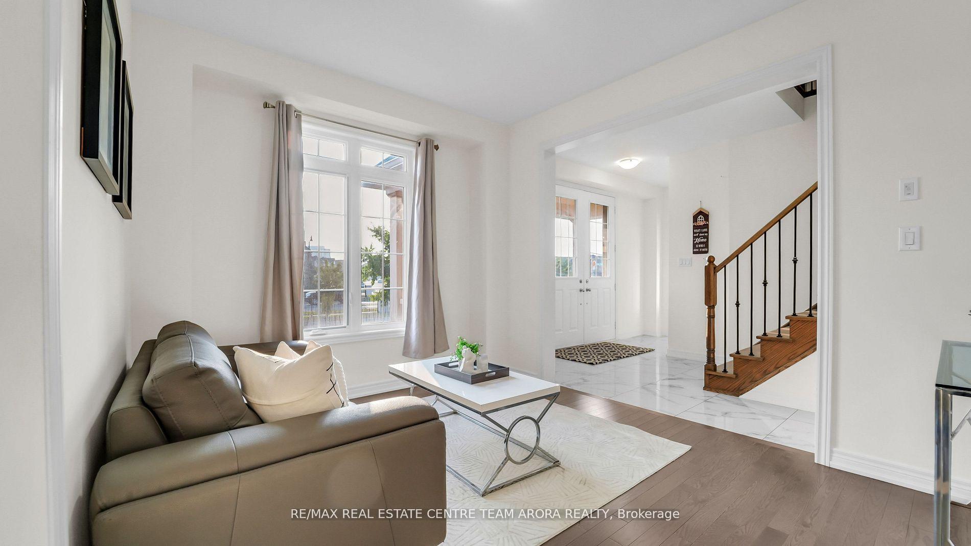 Photo 6 of 33 Dunley Crescent, Brampton, Credit Valley — HOMEH