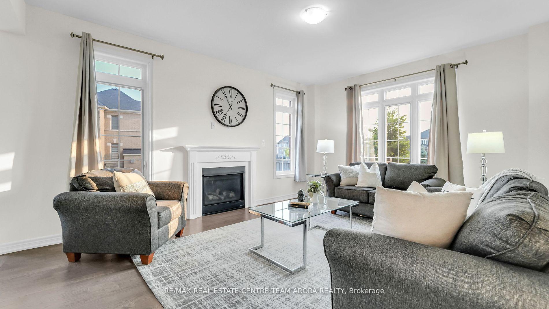 Photo 7 of 33 Dunley Crescent, Brampton, Credit Valley — HOMEH