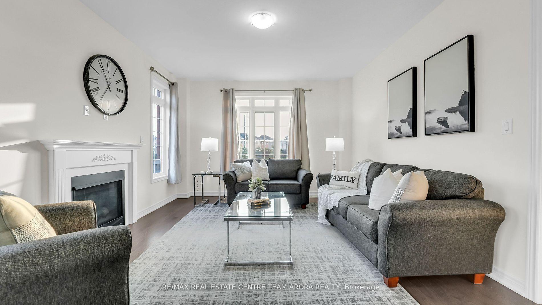 Photo 14 of 33 Dunley Crescent, Brampton, Credit Valley — HOMEH