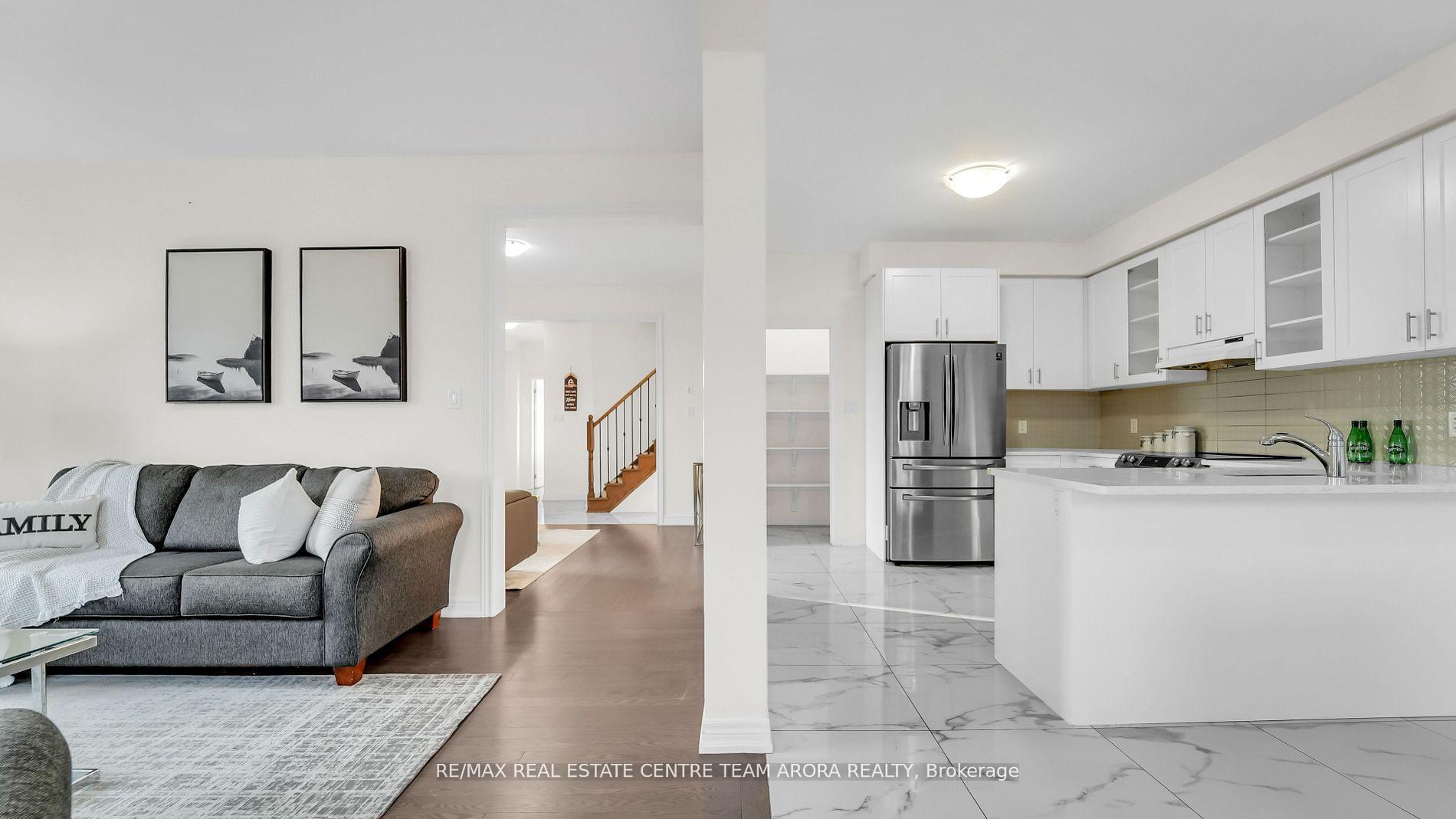 Photo 13 of 33 Dunley Crescent, Brampton, Credit Valley — HOMEH