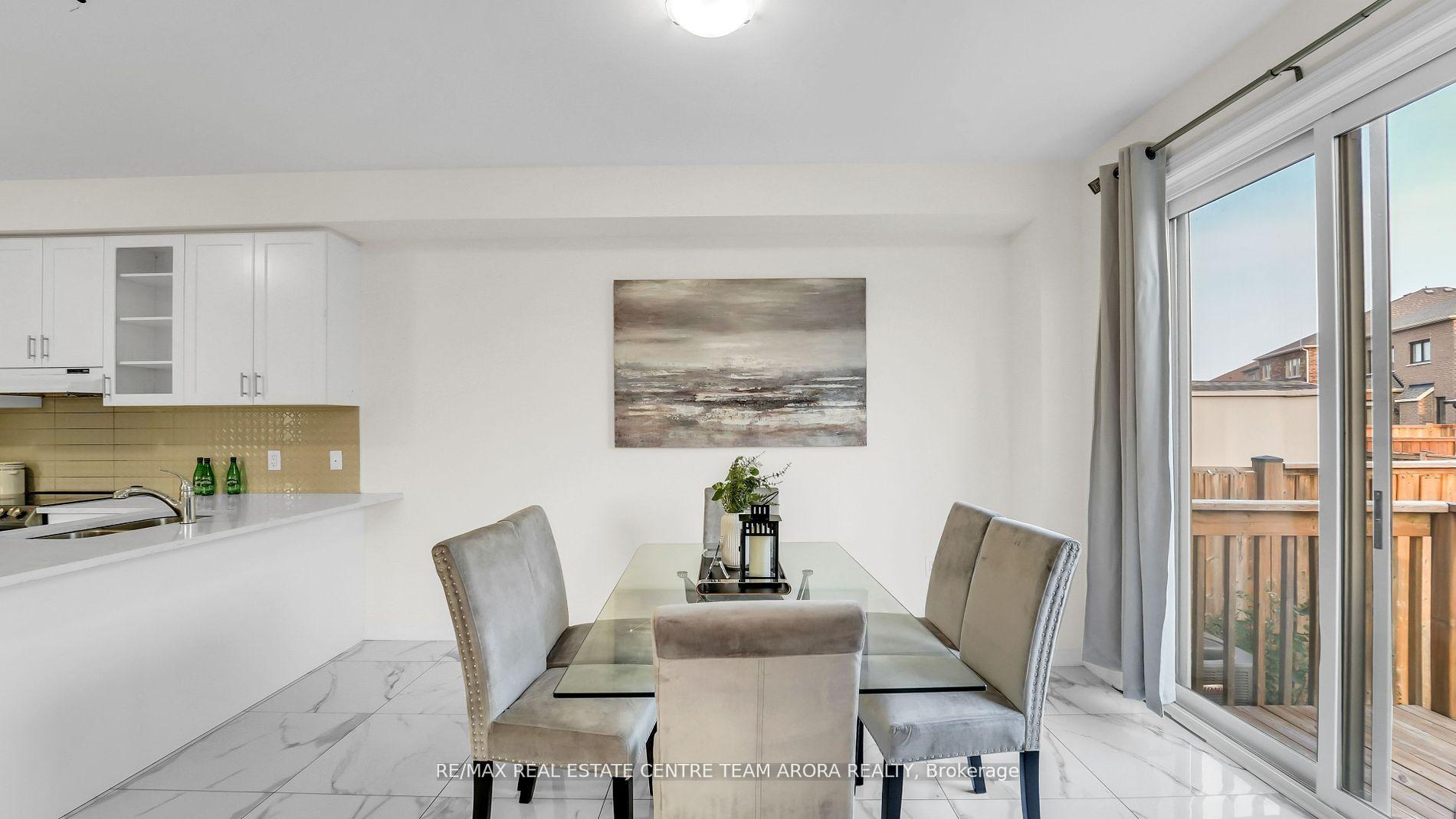 Photo 12 of 33 Dunley Crescent, Brampton, Credit Valley — HOMEH