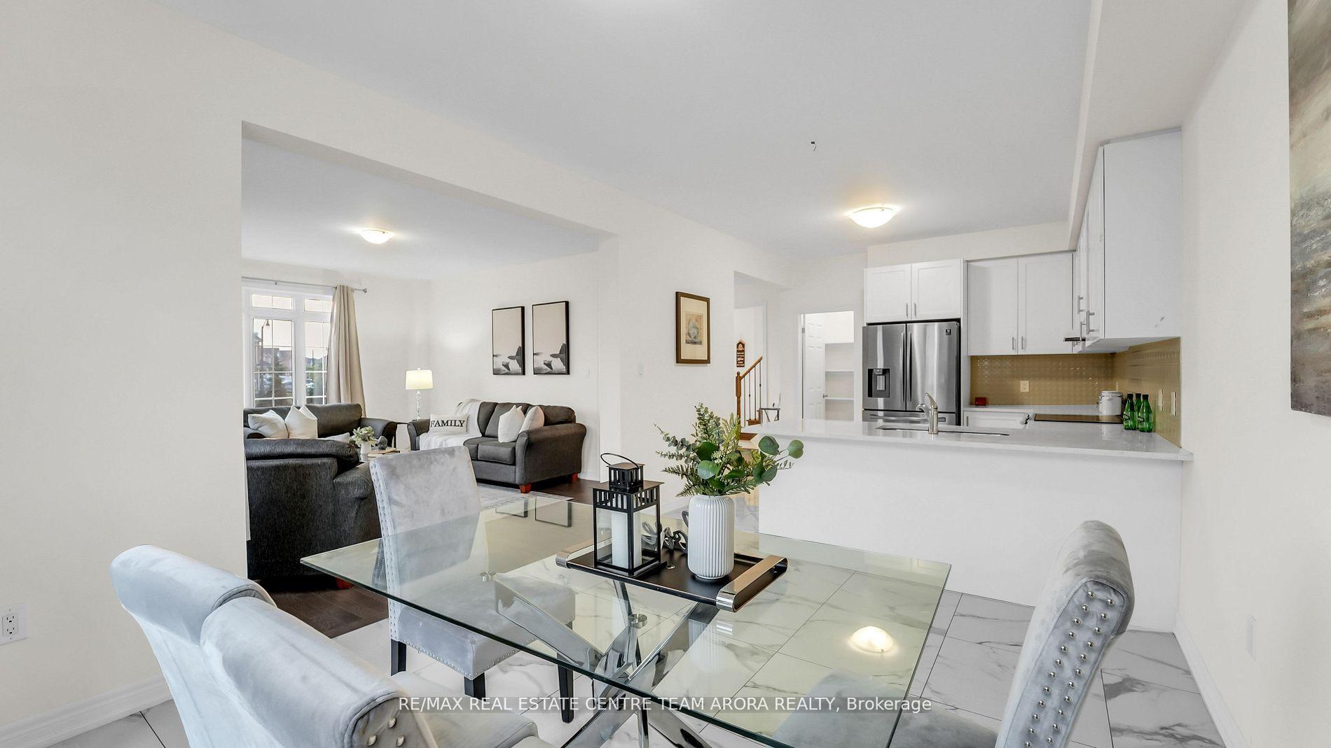 Photo 19 of 33 Dunley Crescent, Brampton, Credit Valley — HOMEH