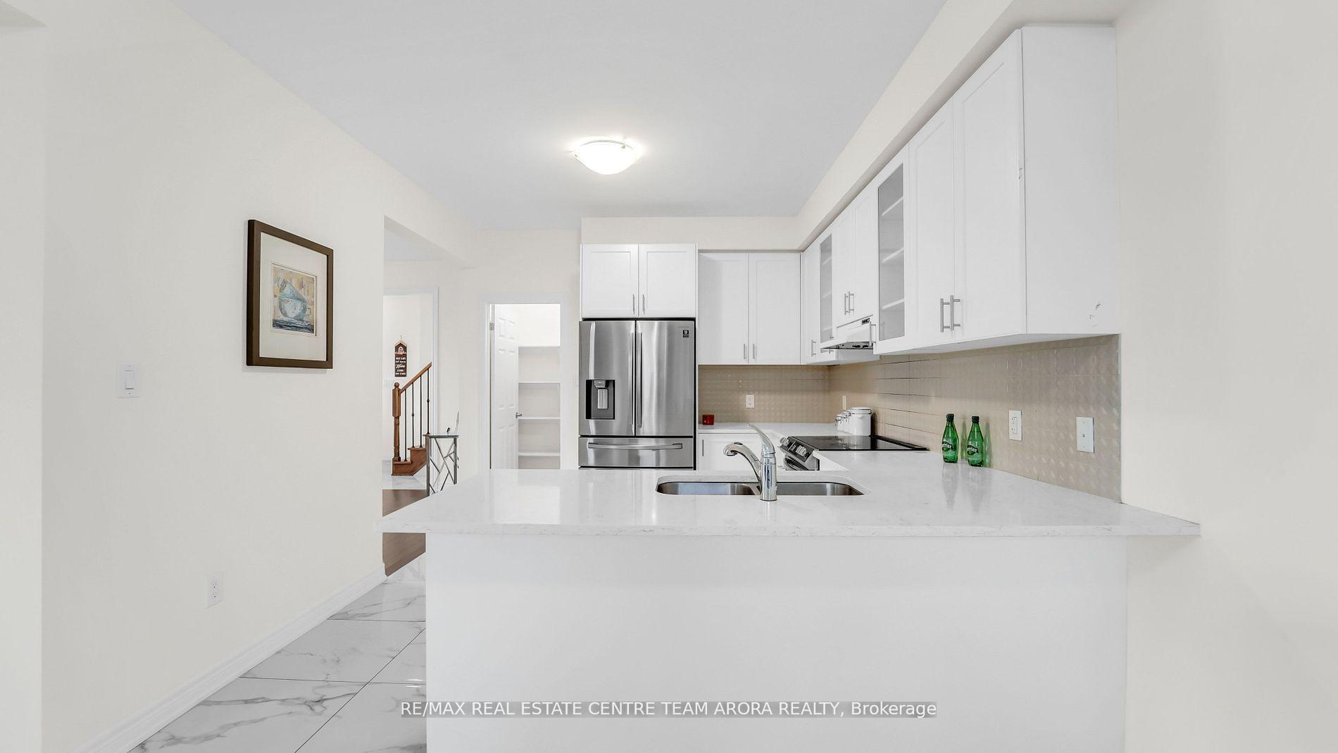 Photo 15 of 33 Dunley Crescent, Brampton, Credit Valley — HOMEH