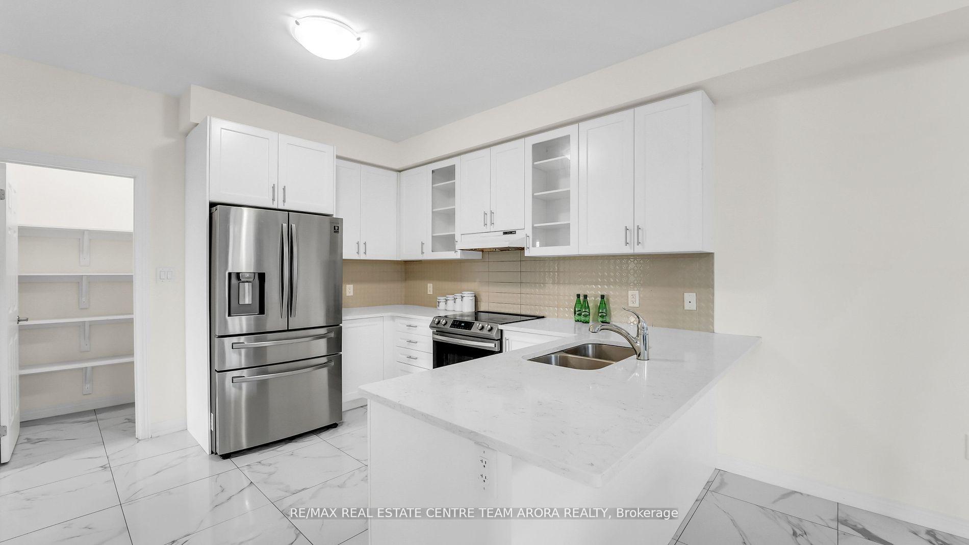Photo 16 of 33 Dunley Crescent, Brampton, Credit Valley — HOMEH