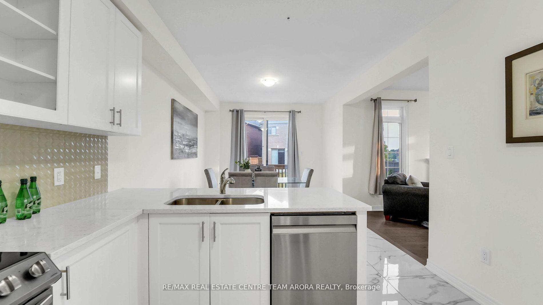 Photo 18 of 33 Dunley Crescent, Brampton, Credit Valley — HOMEH