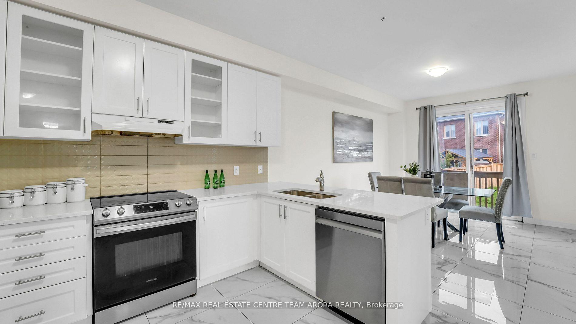 Photo 21 of 33 Dunley Crescent, Brampton, Credit Valley — HOMEH