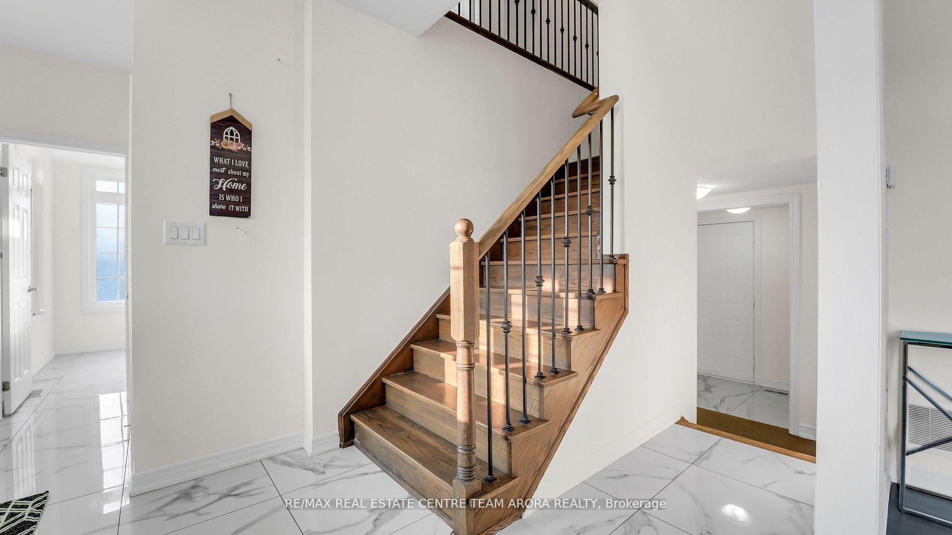 Photo 22 of 33 Dunley Crescent, Brampton, Credit Valley — HOMEH