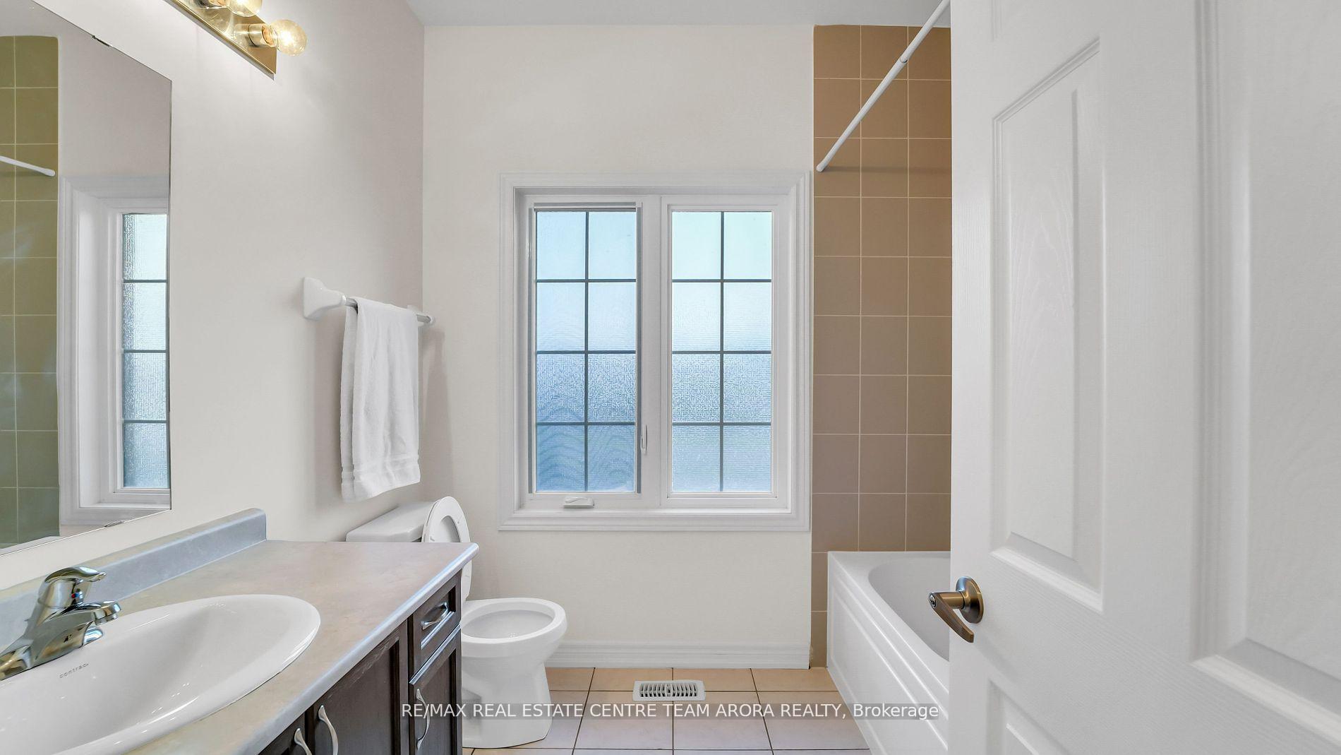 Photo 36 of 33 Dunley Crescent, Brampton, Credit Valley — HOMEH