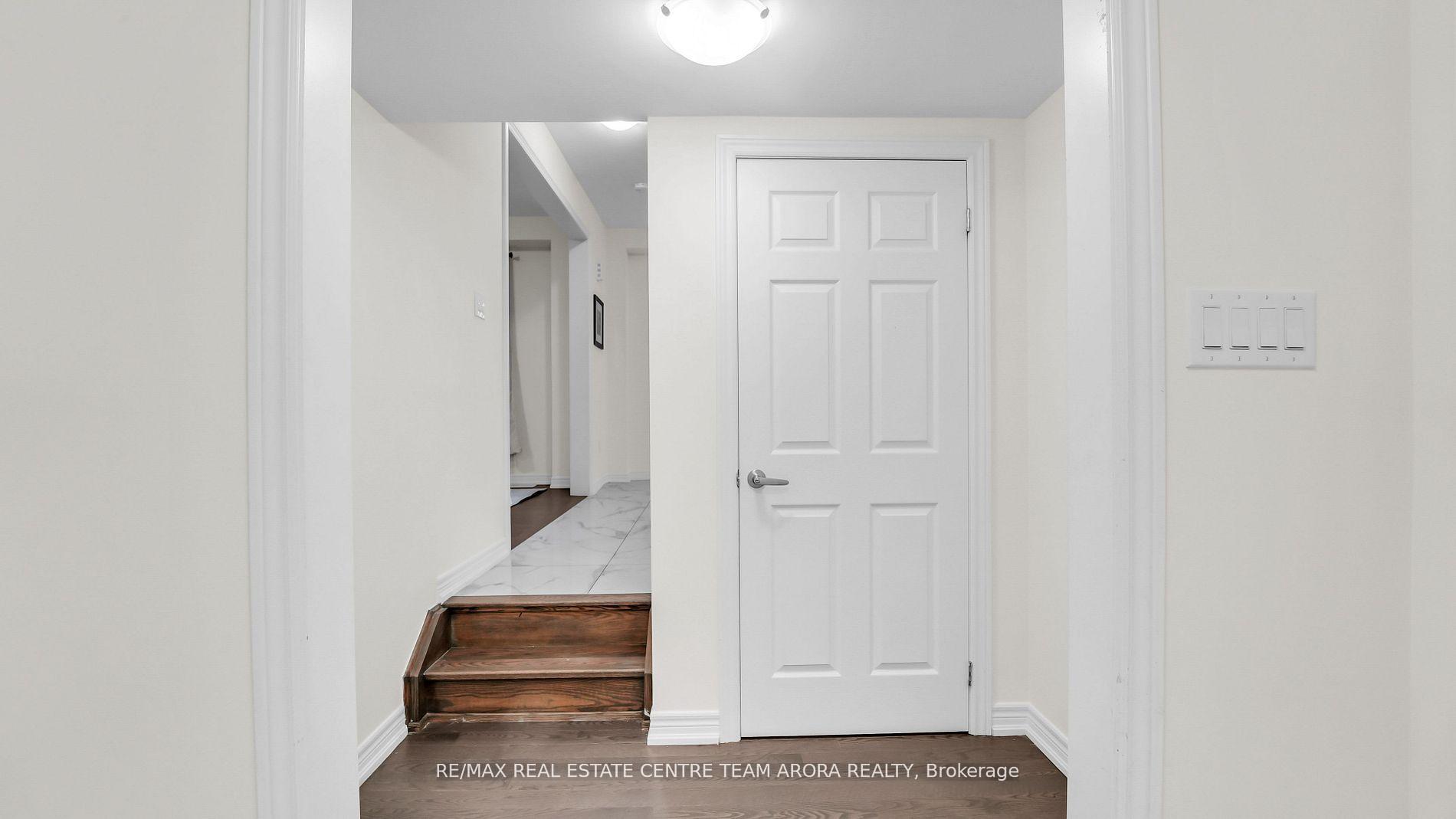 Photo 38 of 33 Dunley Crescent, Brampton, Credit Valley — HOMEH
