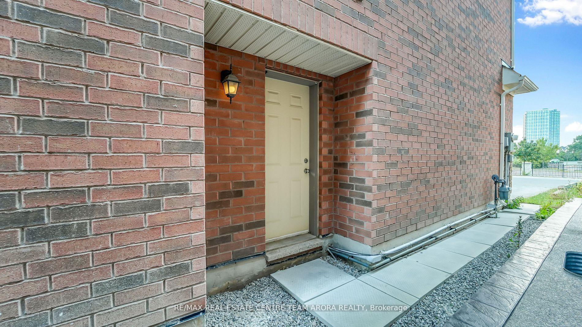 Photo 44 of 33 Dunley Crescent, Brampton, Credit Valley — HOMEH