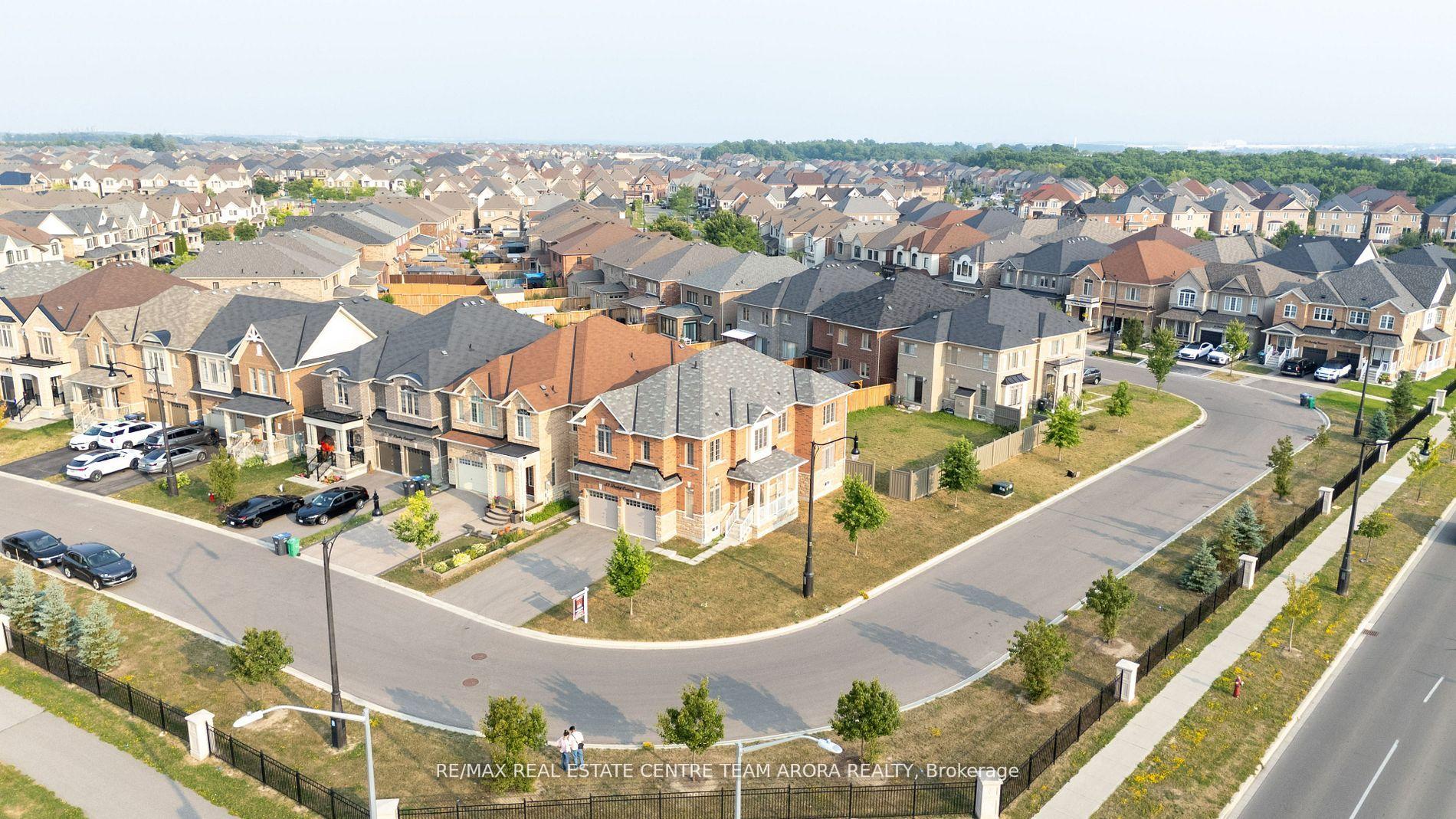 Photo 45 of 33 Dunley Crescent, Brampton, Credit Valley — HOMEH
