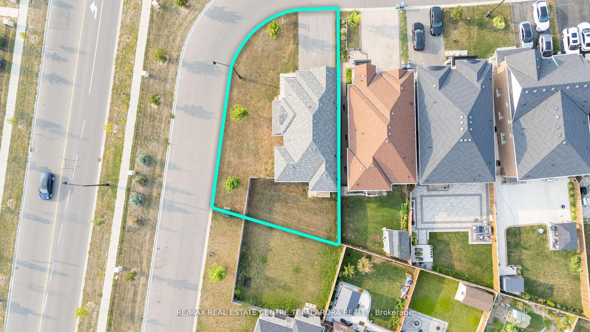 Photo 43 of 33 Dunley Crescent, Brampton, Credit Valley — HOMEH
