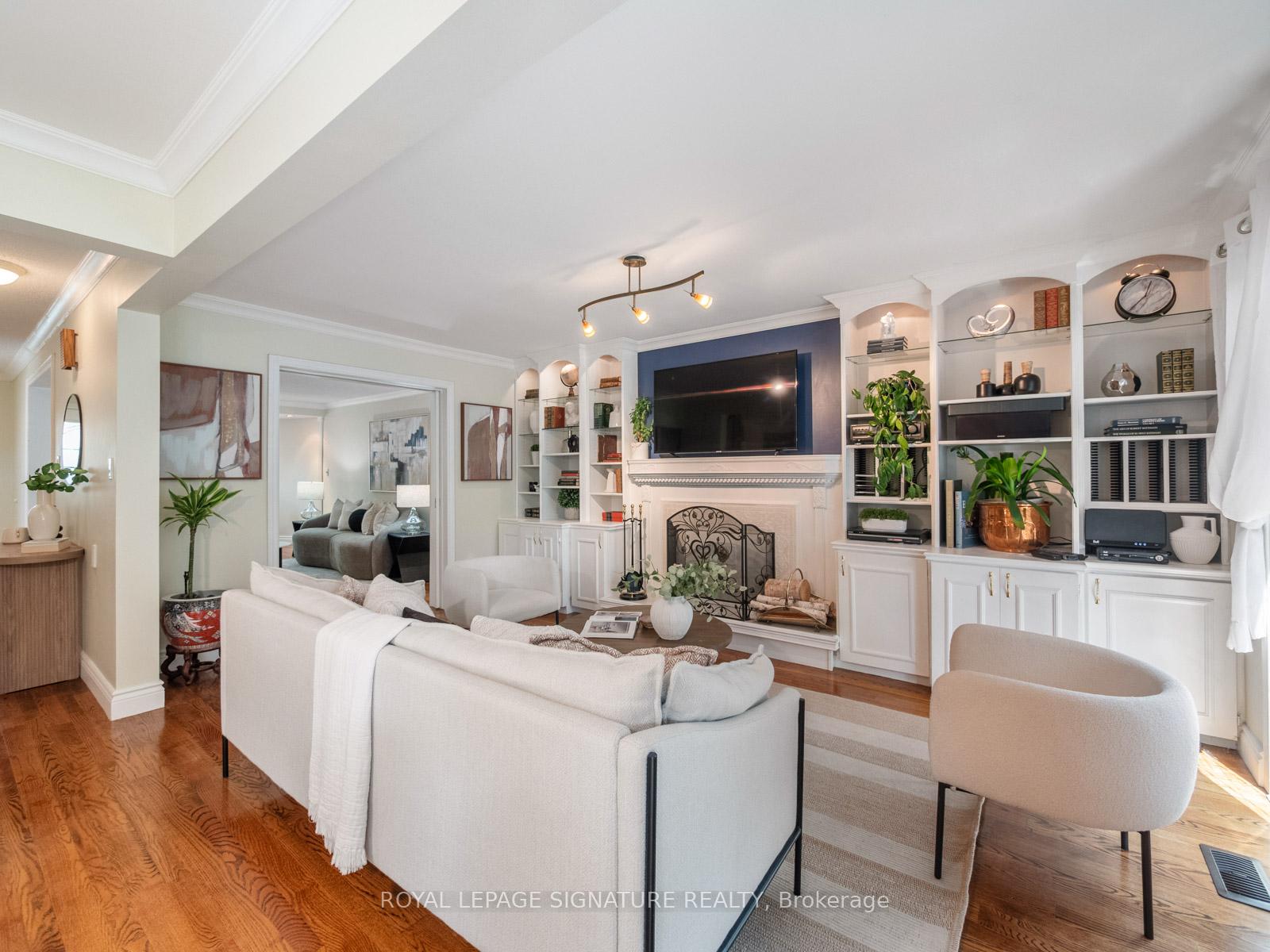 Photo 3 of 119 Tilman Circle, Markham, Markham Village — HOMEH
