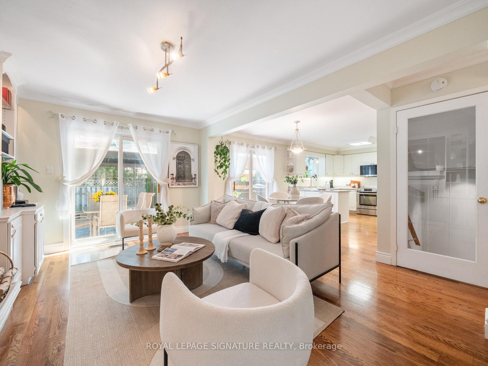 Photo 17 of 119 Tilman Circle, Markham, Markham Village — HOMEH