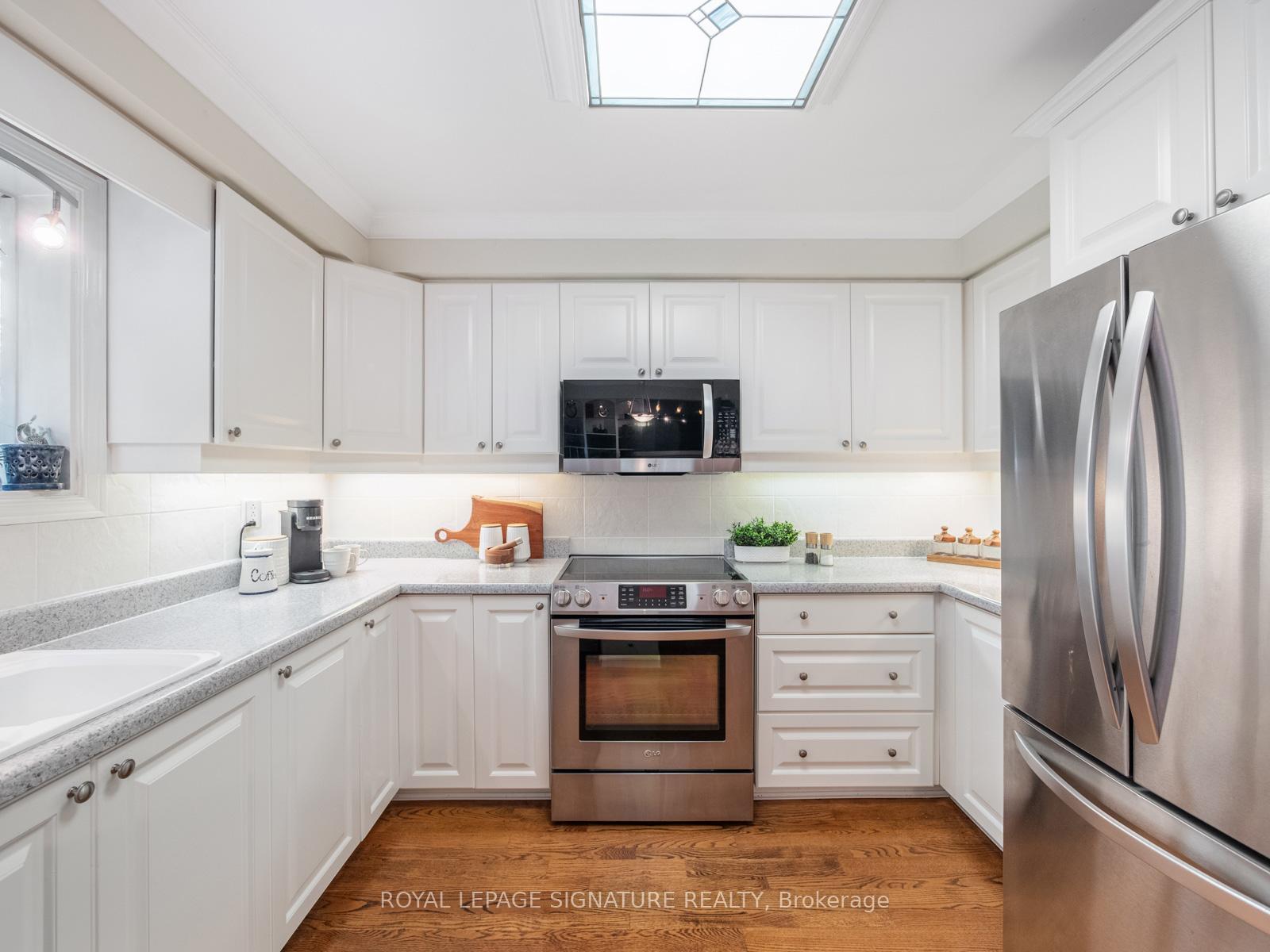 Photo 11 of 119 Tilman Circle, Markham, Markham Village — HOMEH