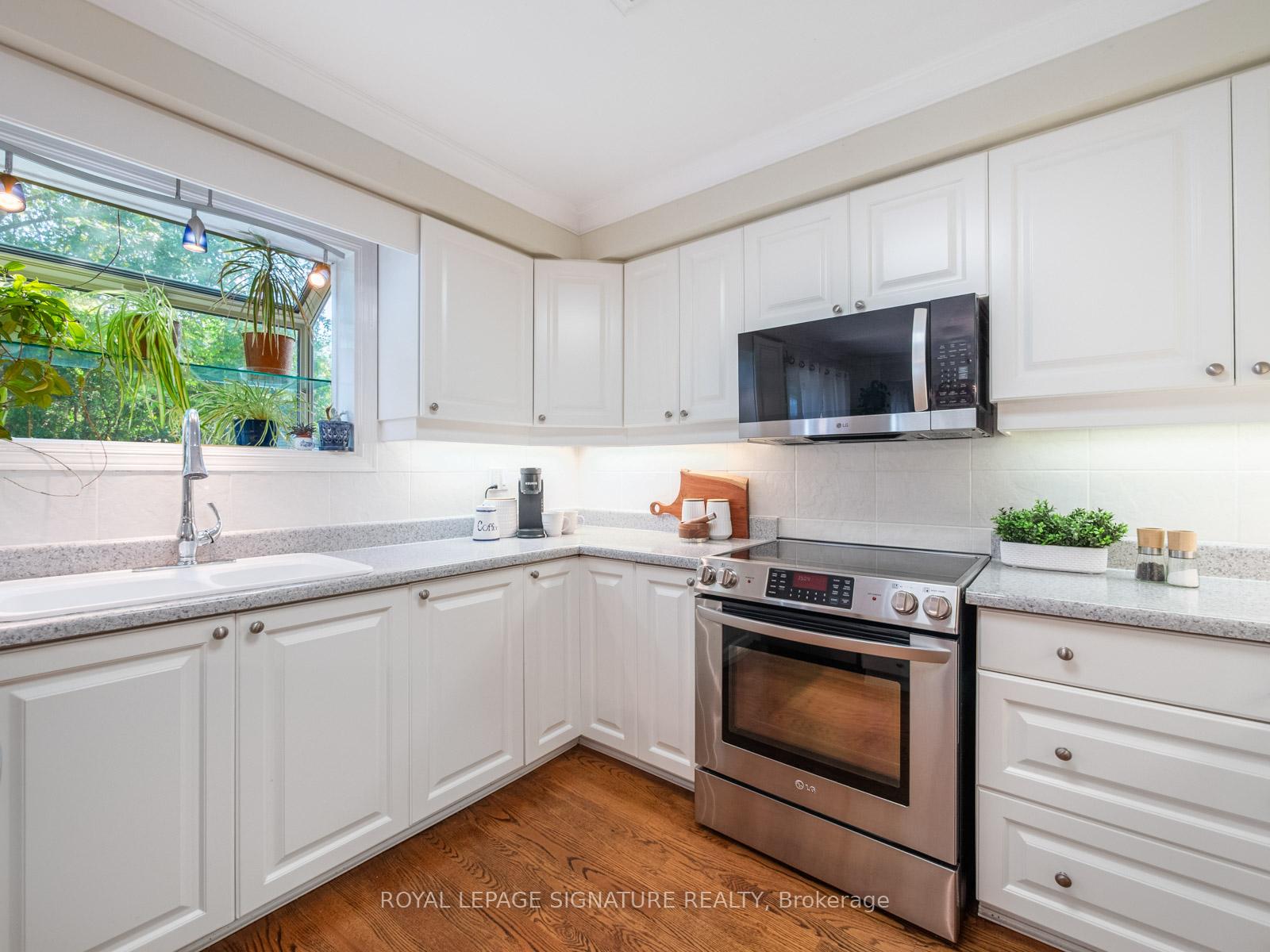 Photo 14 of 119 Tilman Circle, Markham, Markham Village — HOMEH