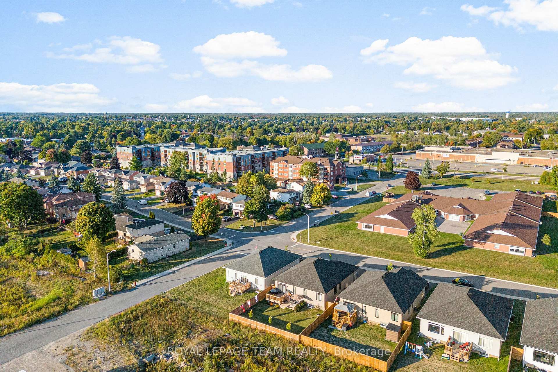 Photo 4 of 276 Wood Avenue, Smiths Falls — HOMEH