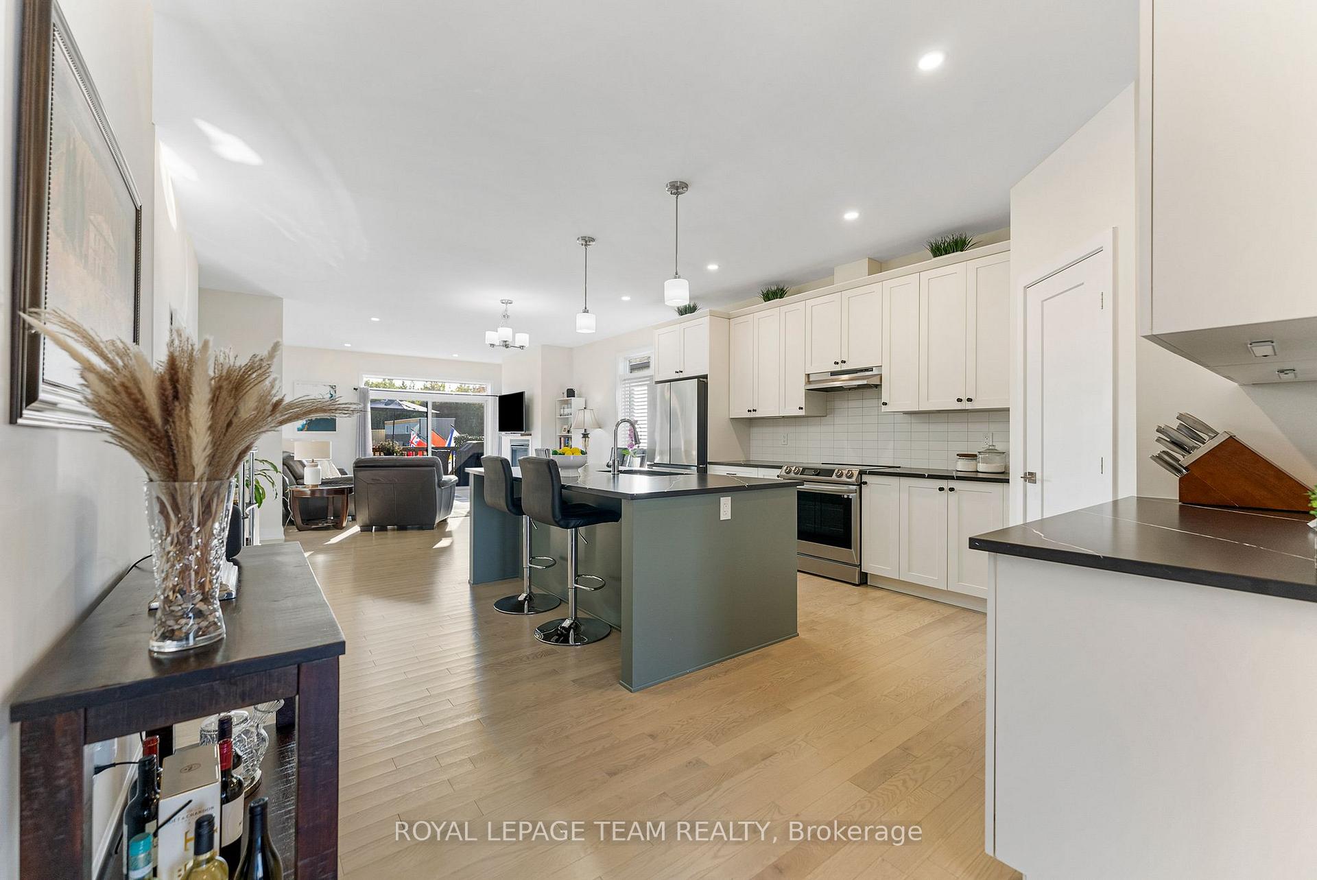 Photo 3 of 276 Wood Avenue, Smiths Falls — HOMEH