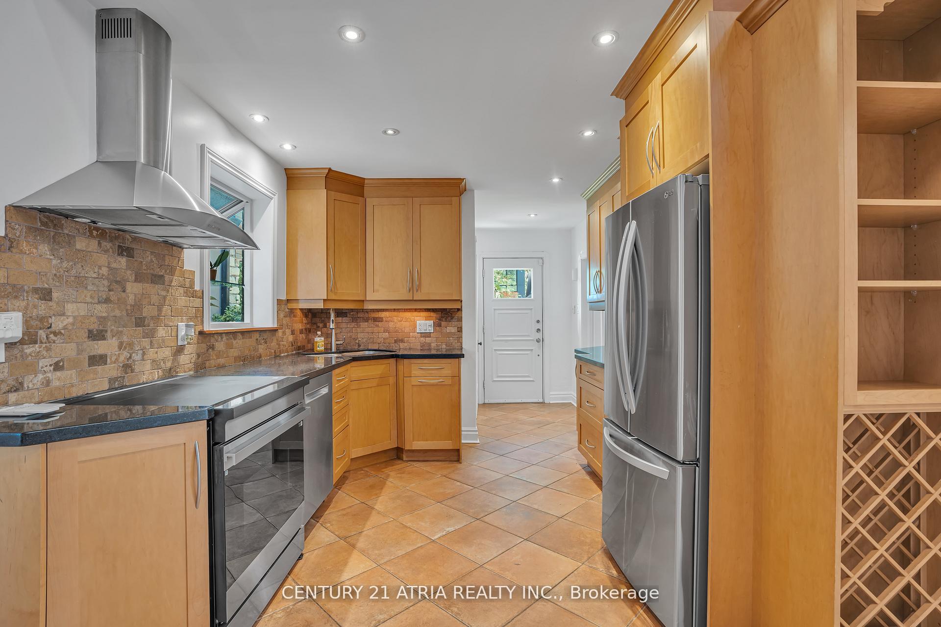 Photo 31 of 13 Sunnydale Drive S, Etobicoke, Stonegate-Queensway — HOMEH