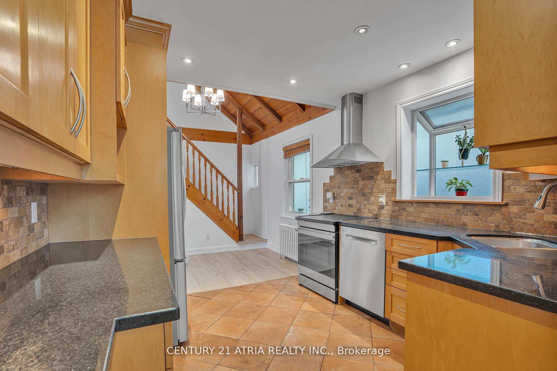 Photo 21 of 13 Sunnydale Drive S, Etobicoke, Stonegate-Queensway — HOMEH