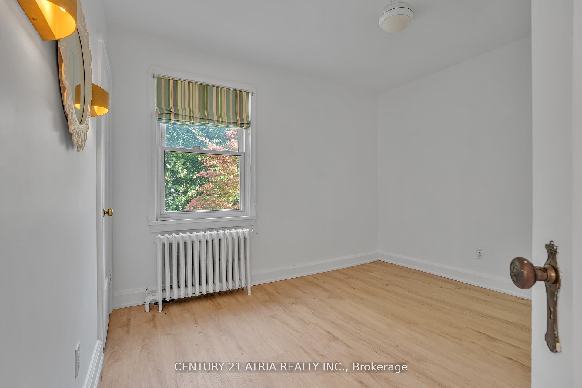 Photo 3 of 13 Sunnydale Drive S, Etobicoke, Stonegate-Queensway — HOMEH