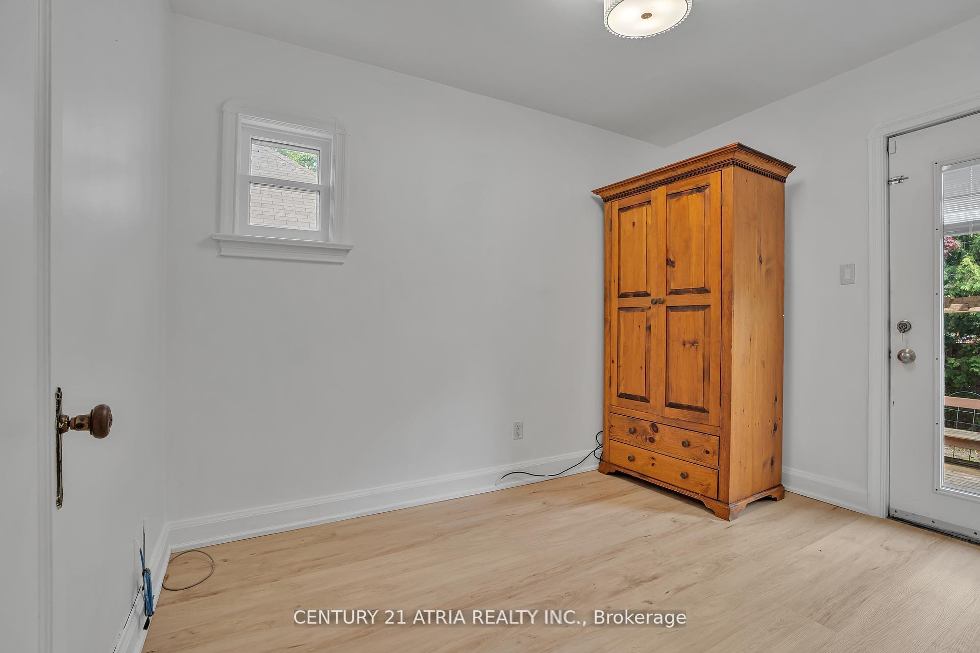 Photo 19 of 13 Sunnydale Drive S, Etobicoke, Stonegate-Queensway — HOMEH