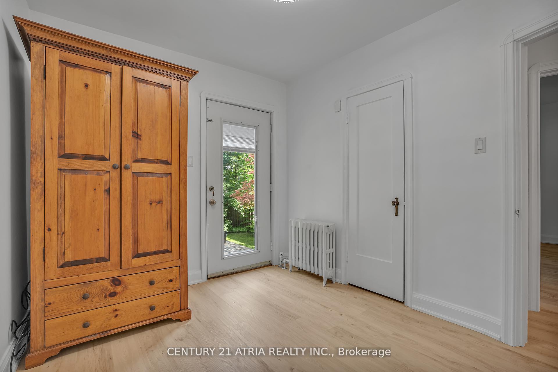 Photo 17 of 13 Sunnydale Drive S, Etobicoke, Stonegate-Queensway — HOMEH