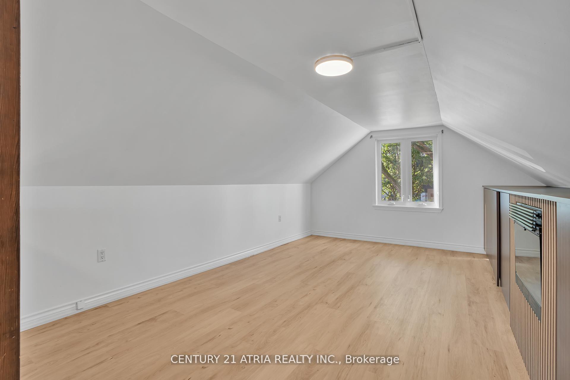 Photo 15 of 13 Sunnydale Drive S, Etobicoke, Stonegate-Queensway — HOMEH