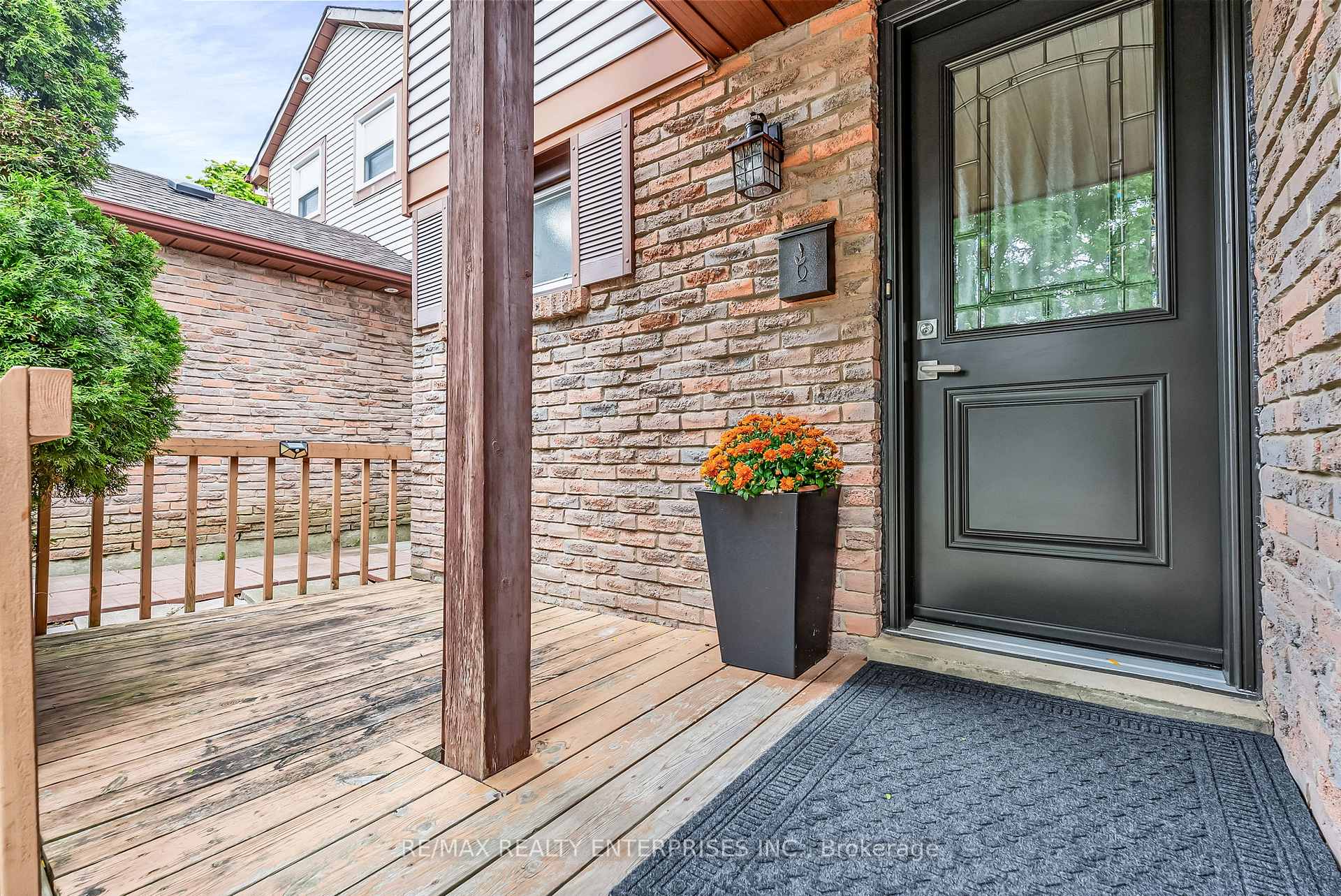 Photo 10 of 4 Wesmorland Avenue, Brampton, Heart Lake West — HOMEH