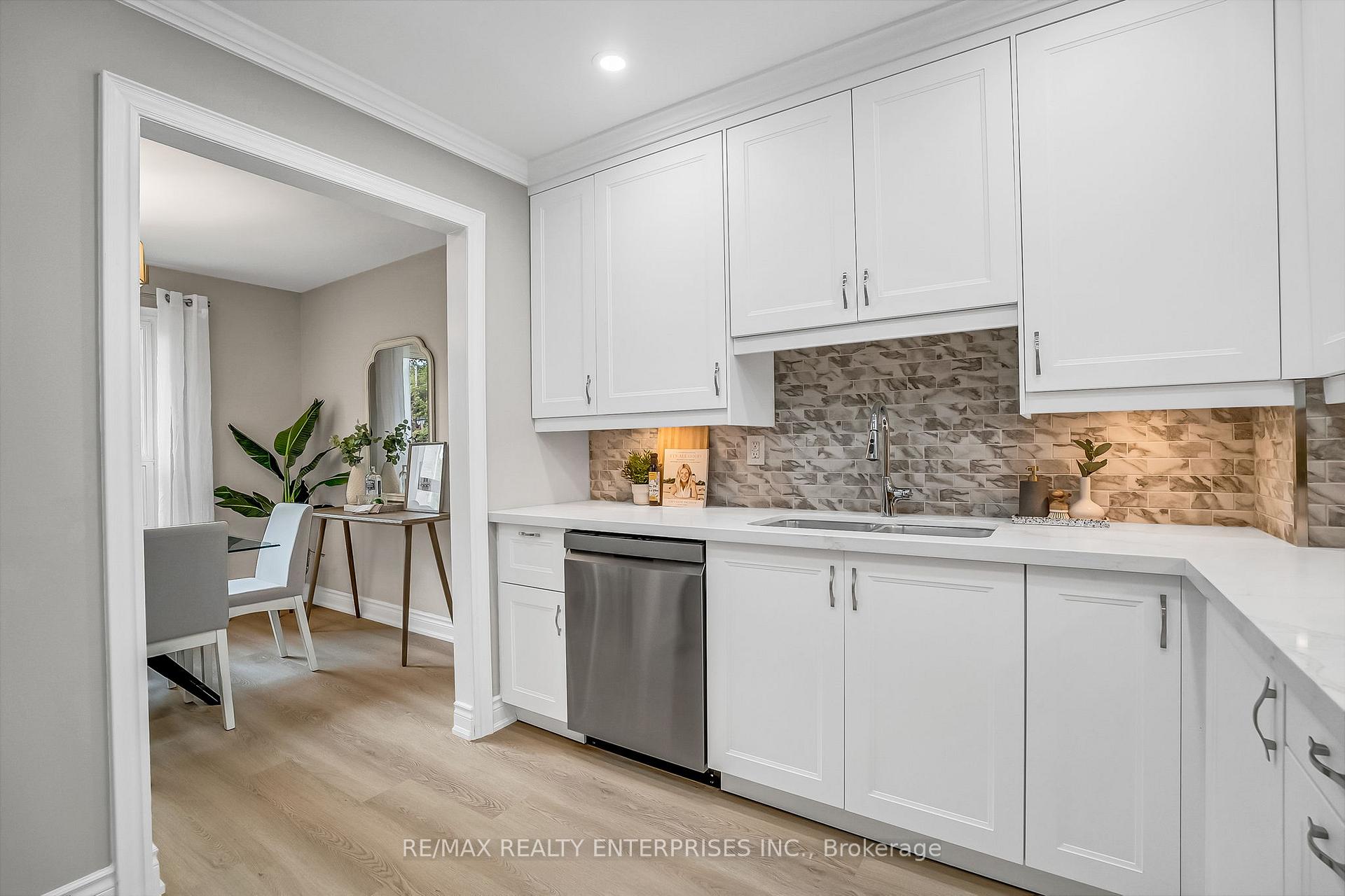 Photo 5 of 4 Wesmorland Avenue, Brampton, Heart Lake West — HOMEH