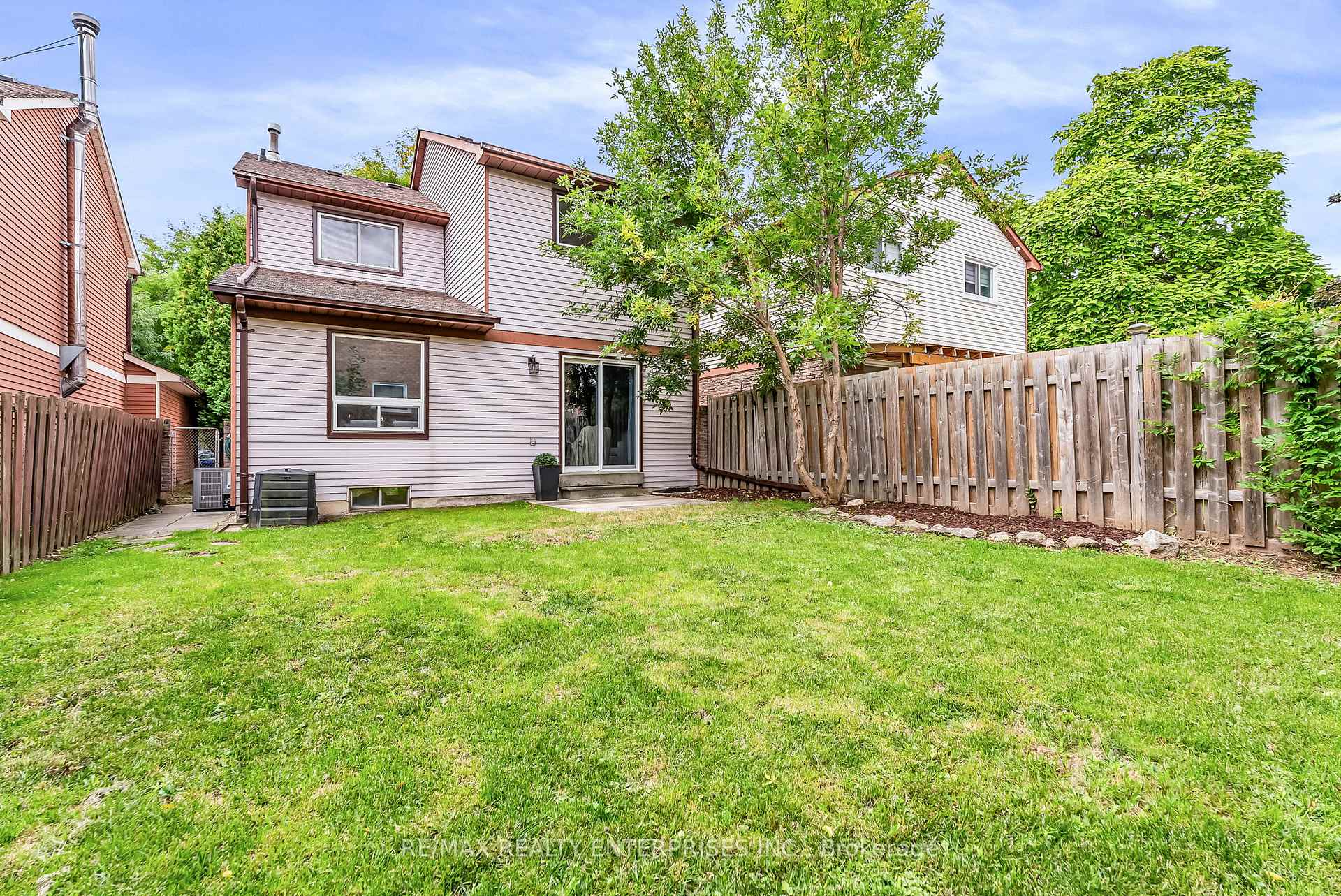 Photo 22 of 4 Wesmorland Avenue, Brampton, Heart Lake West — HOMEH