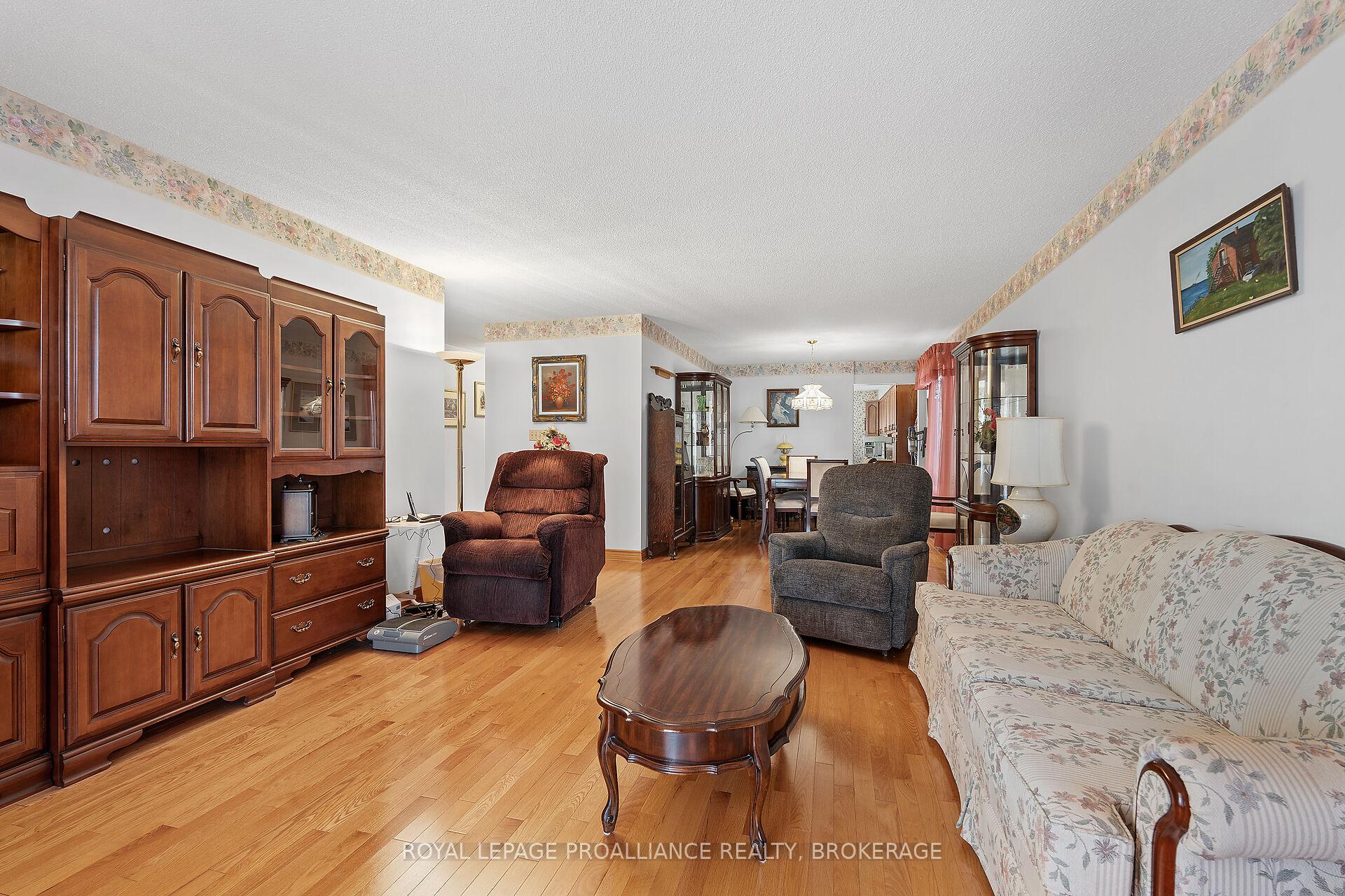 Photo 4 of 536 Braeside Crescent, Kingston, North of Taylor-Kidd Blvd — HOMEH