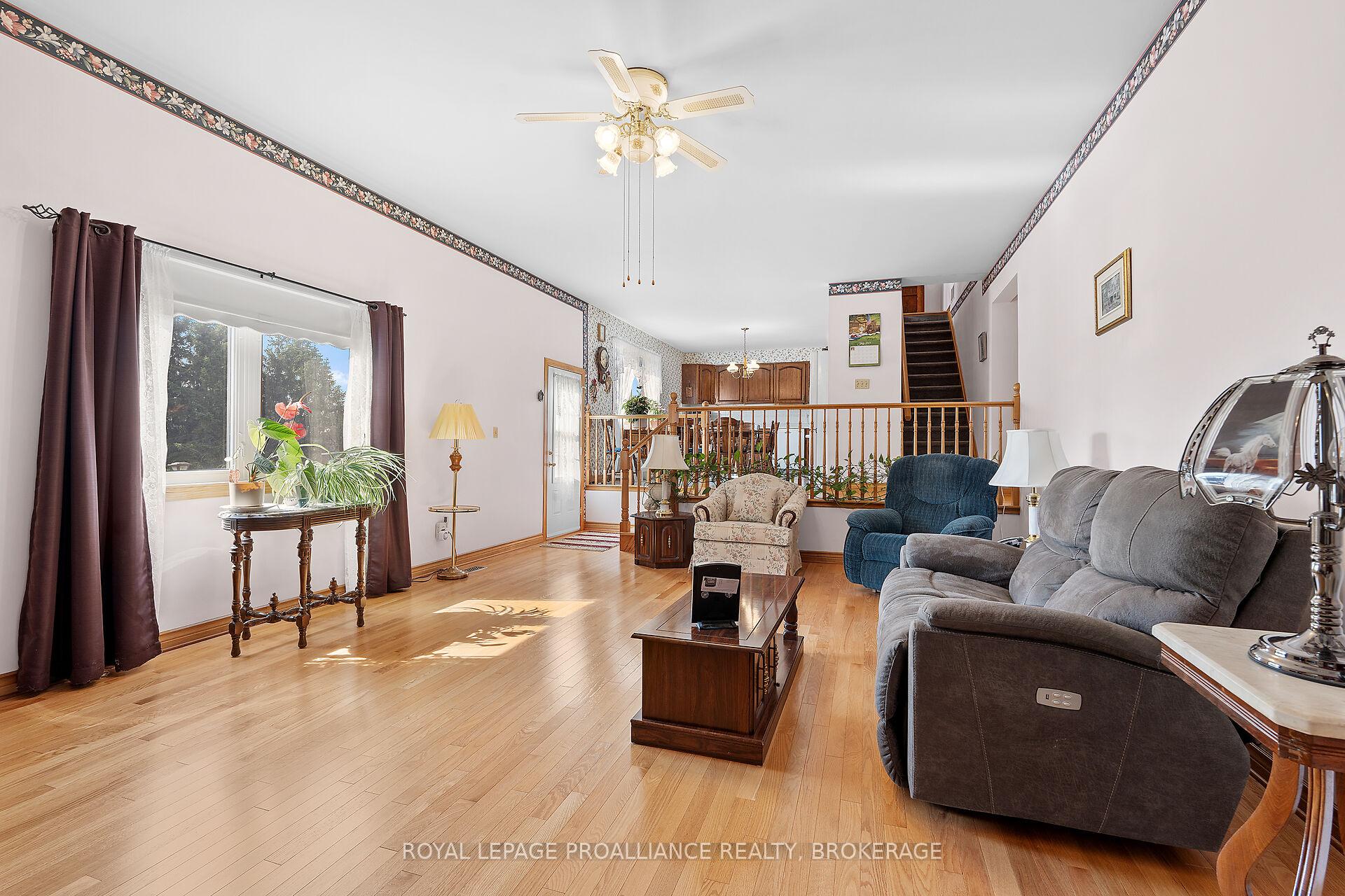 Photo 5 of 536 Braeside Crescent, Kingston, North of Taylor-Kidd Blvd — HOMEH
