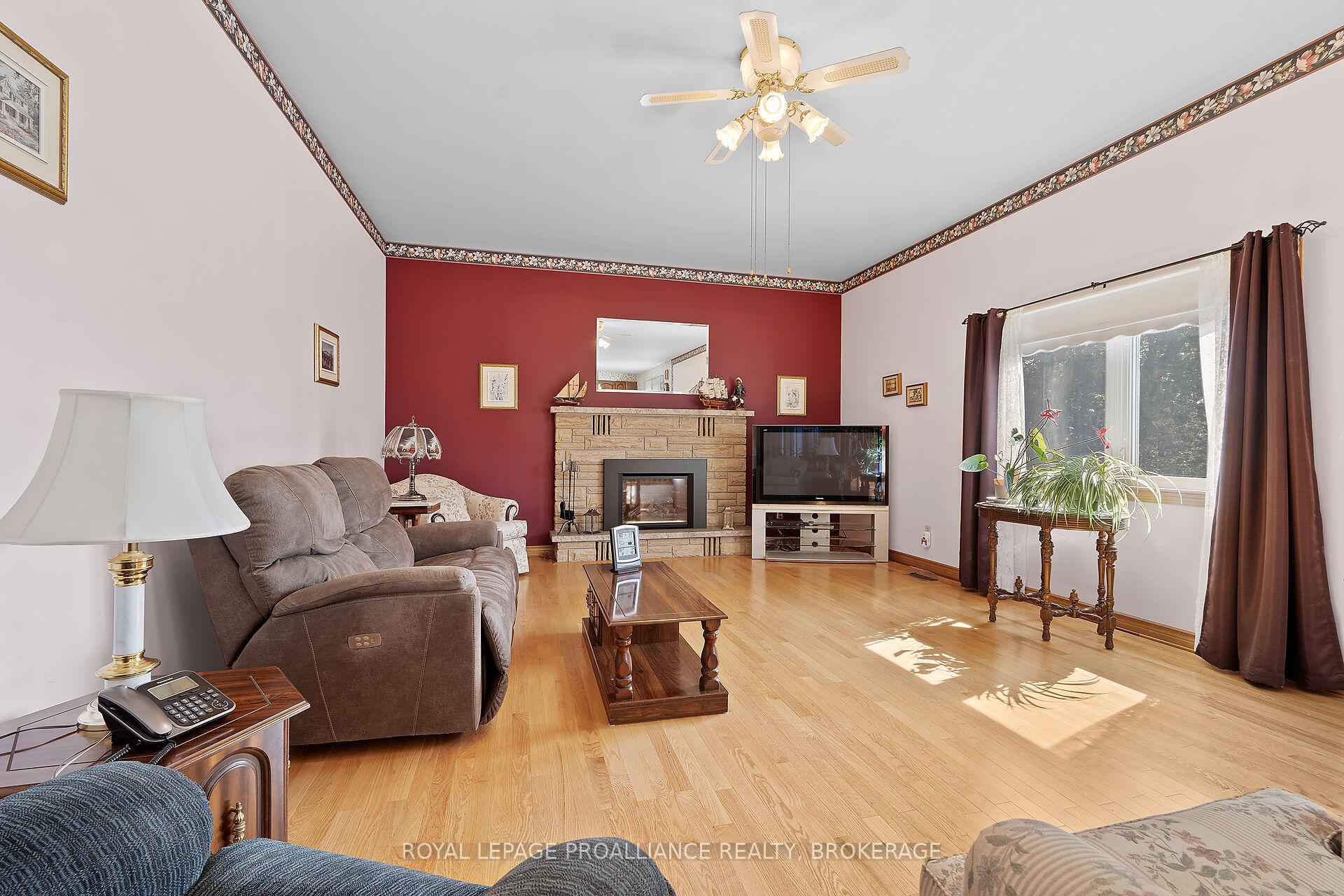 Photo 17 of 536 Braeside Crescent, Kingston, North of Taylor-Kidd Blvd — HOMEH