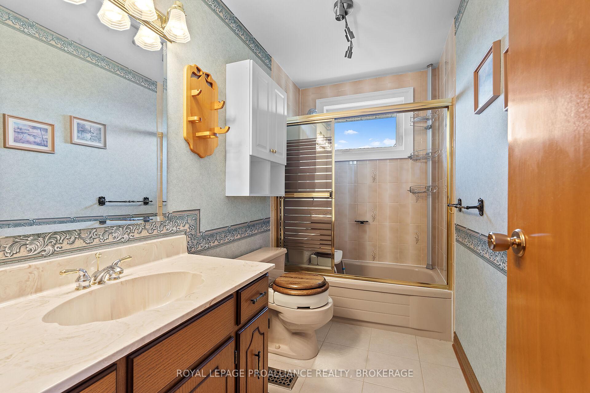 Photo 27 of 536 Braeside Crescent, Kingston, North of Taylor-Kidd Blvd — HOMEH