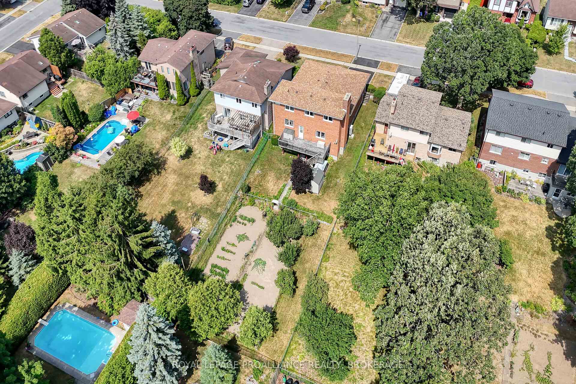 Photo 46 of 536 Braeside Crescent, Kingston, North of Taylor-Kidd Blvd — HOMEH