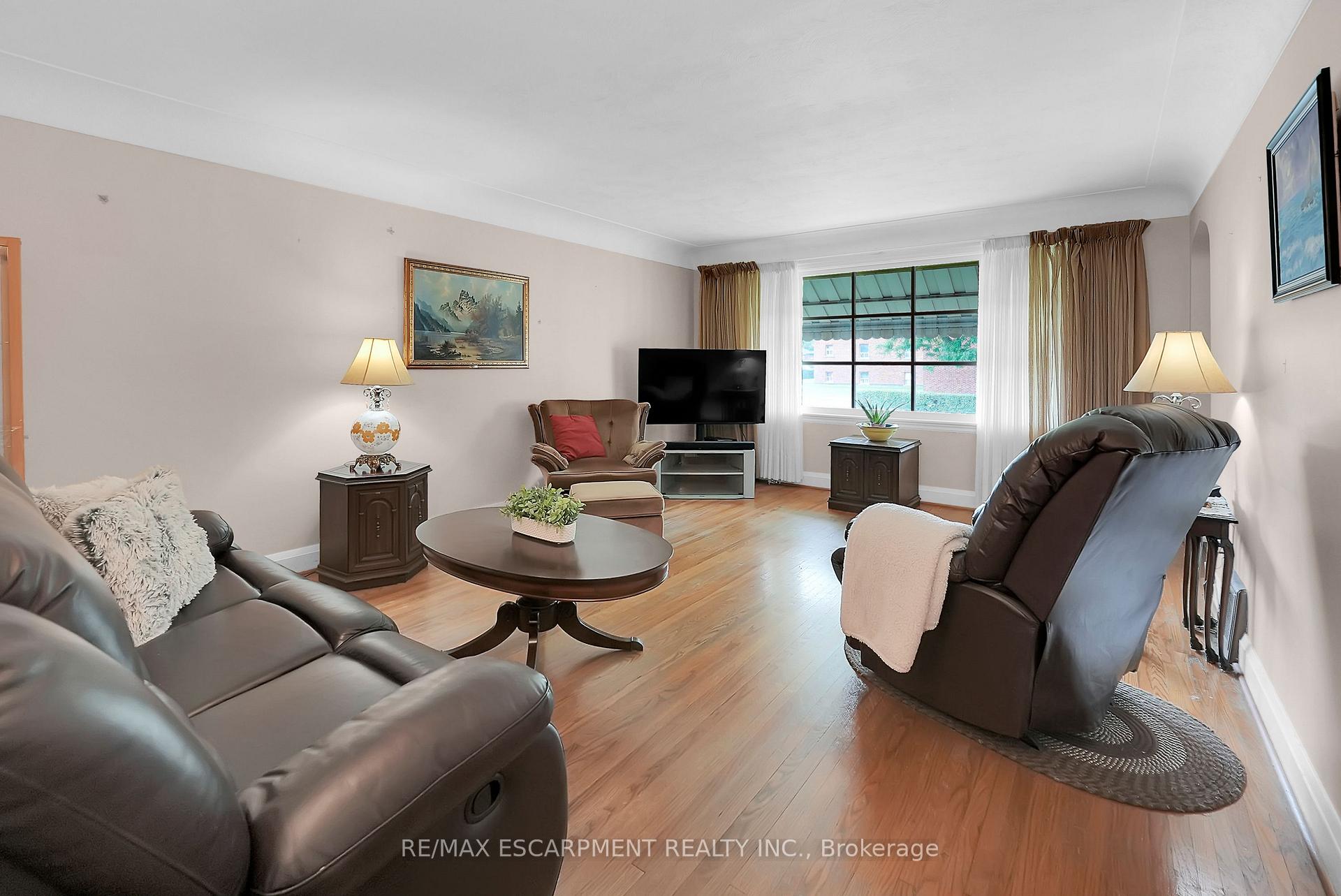 Photo 4 of 175 Garside Avenue S, Hamilton, Bartonville — HOMEH