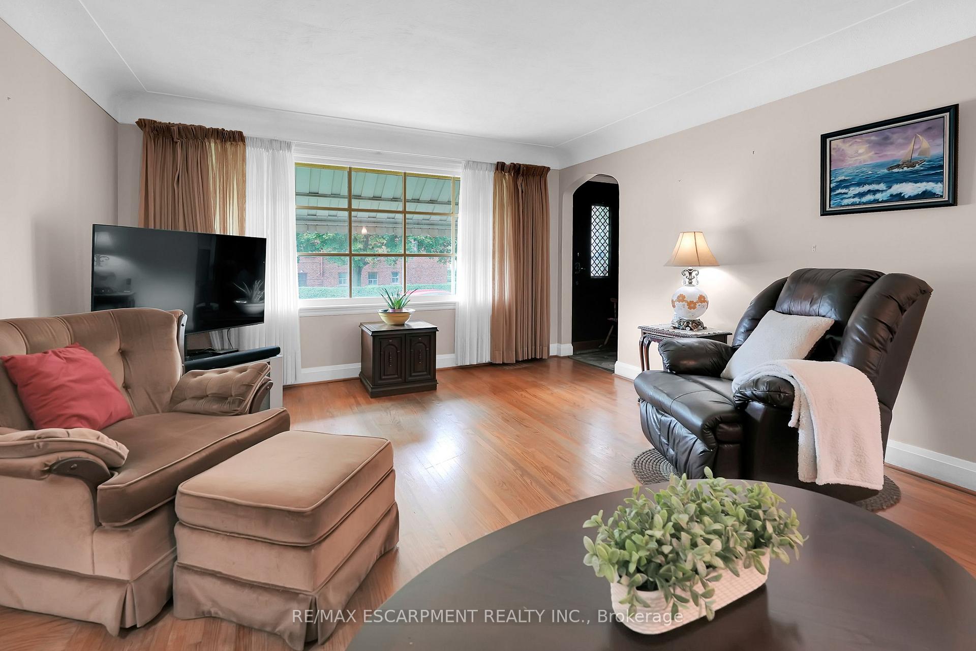 Photo 8 of 175 Garside Avenue S, Hamilton, Bartonville — HOMEH