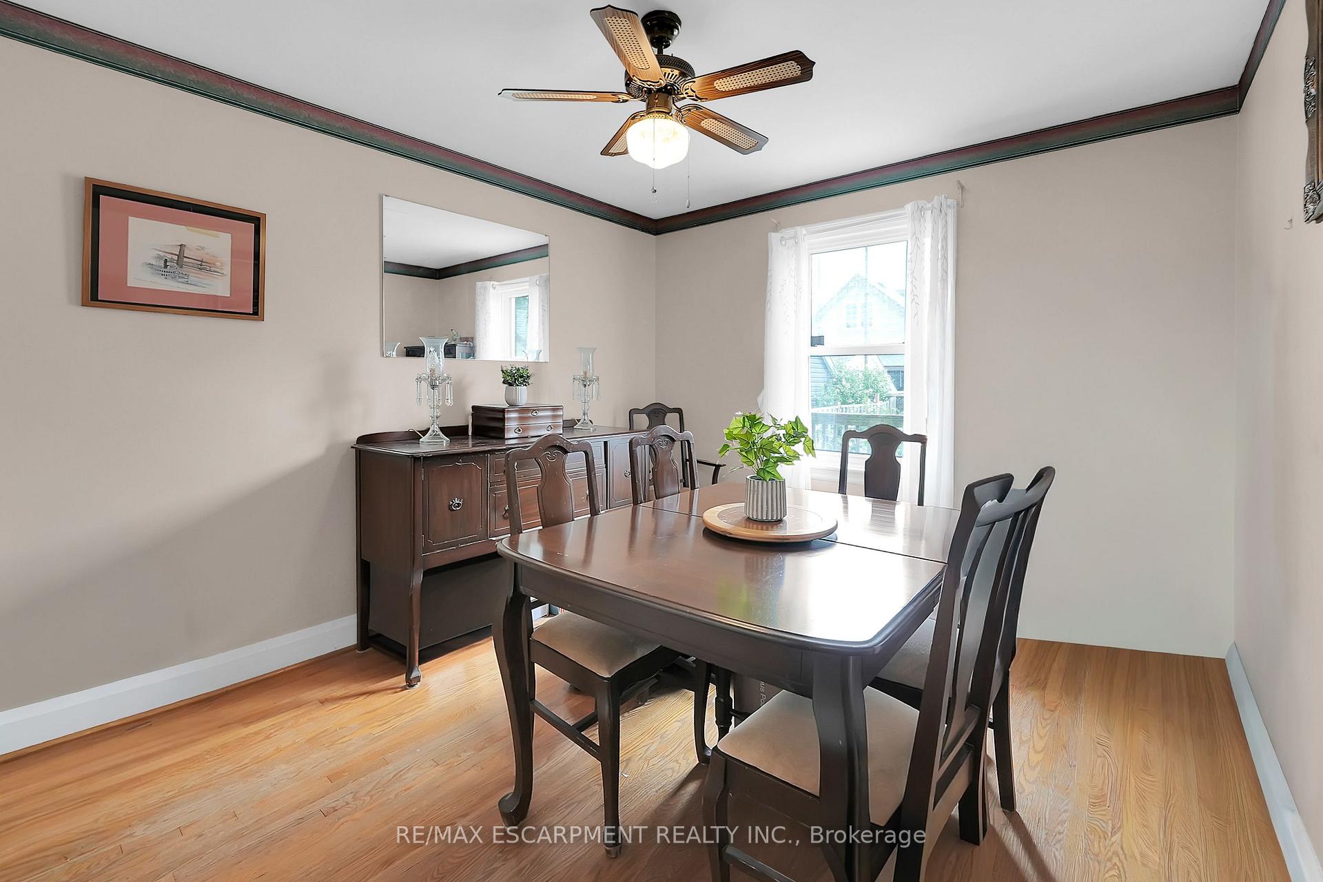 Photo 2 of 175 Garside Avenue S, Hamilton, Bartonville — HOMEH