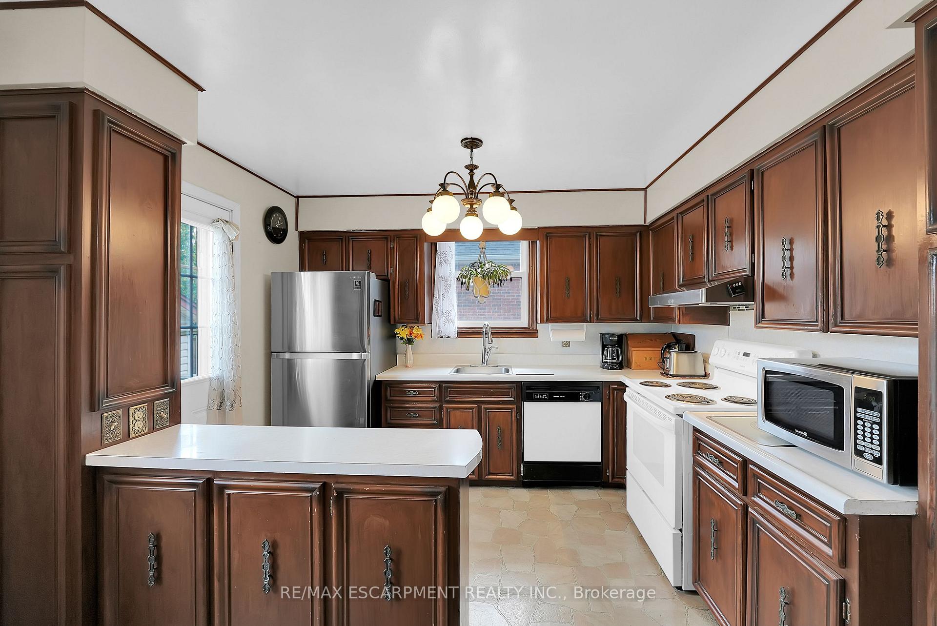 Photo 5 of 175 Garside Avenue S, Hamilton, Bartonville — HOMEH