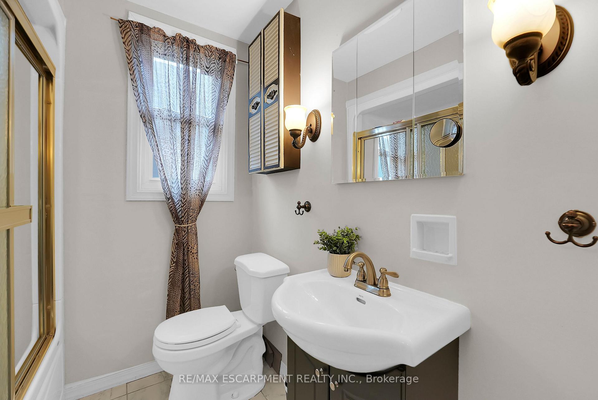 Photo 6 of 175 Garside Avenue S, Hamilton, Bartonville — HOMEH