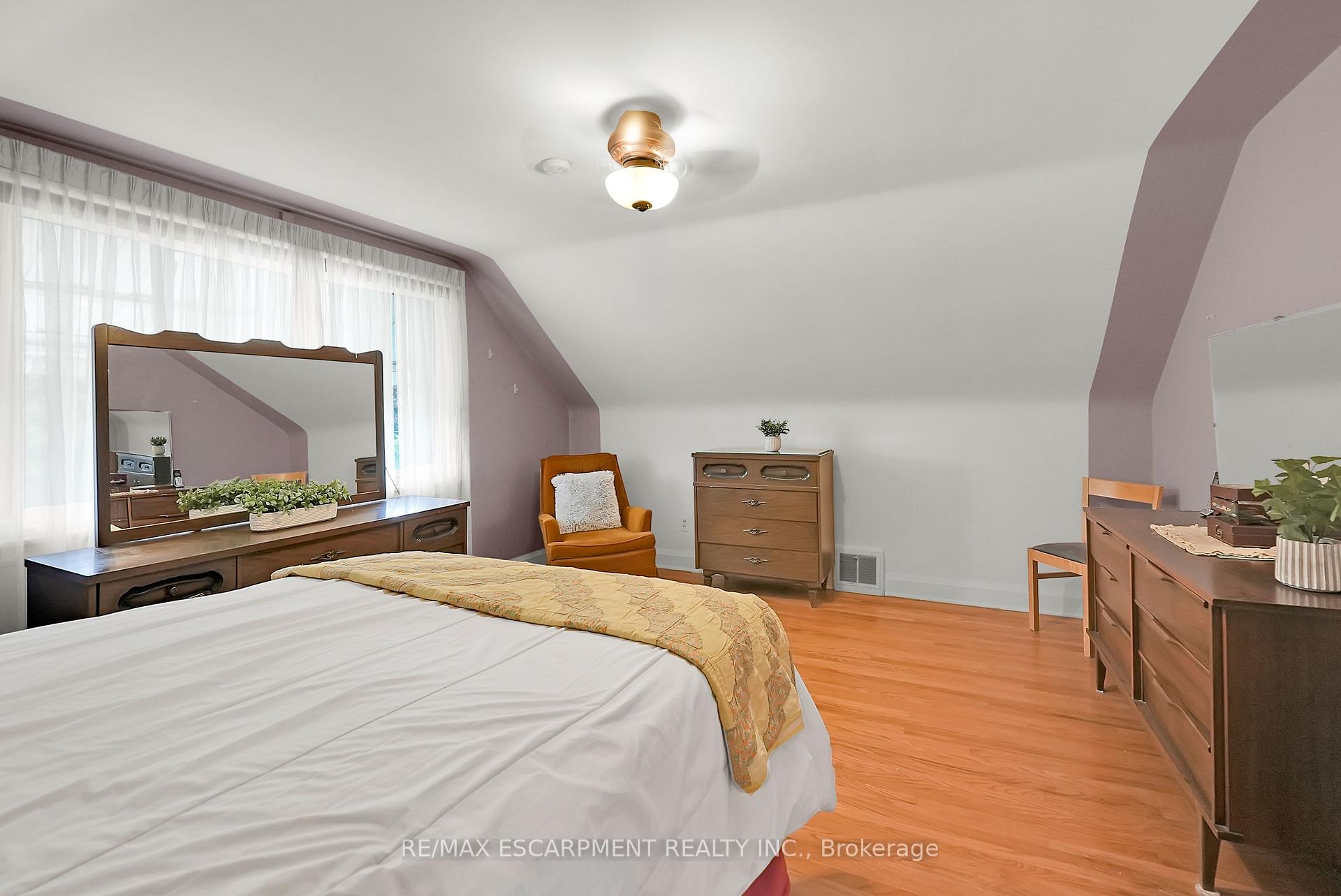 Photo 15 of 175 Garside Avenue S, Hamilton, Bartonville — HOMEH