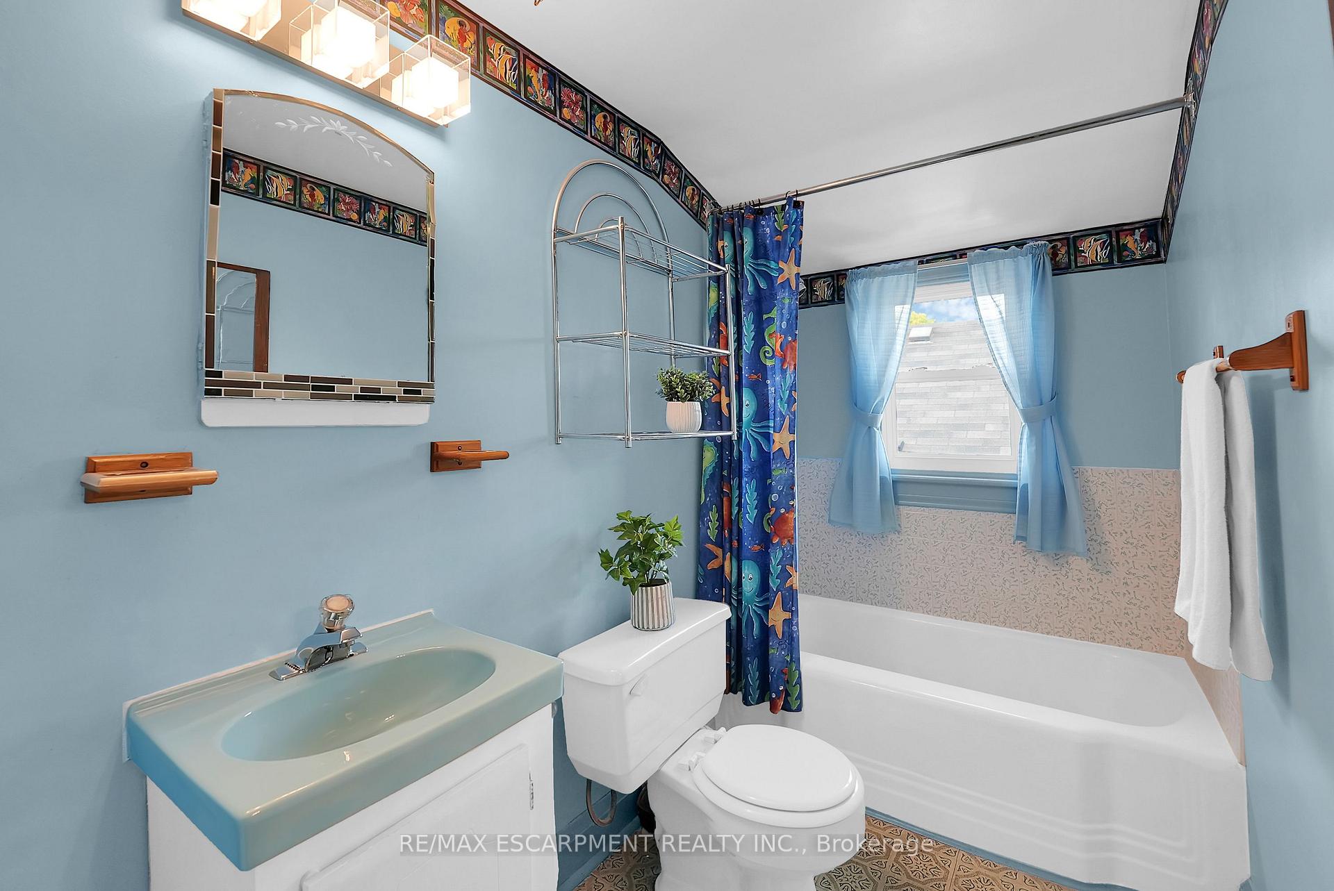 Photo 20 of 175 Garside Avenue S, Hamilton, Bartonville — HOMEH