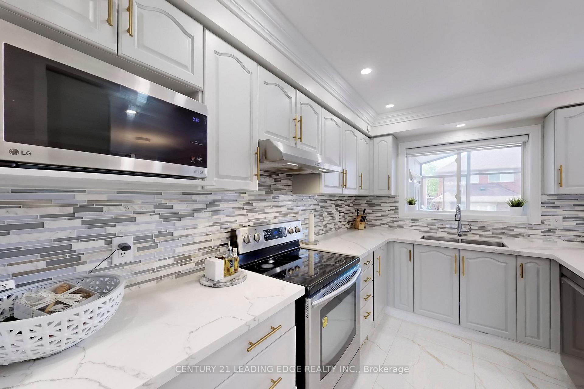 Photo 5 of 74 Littleleaf Crescent, Markham, Legacy — HOMEH