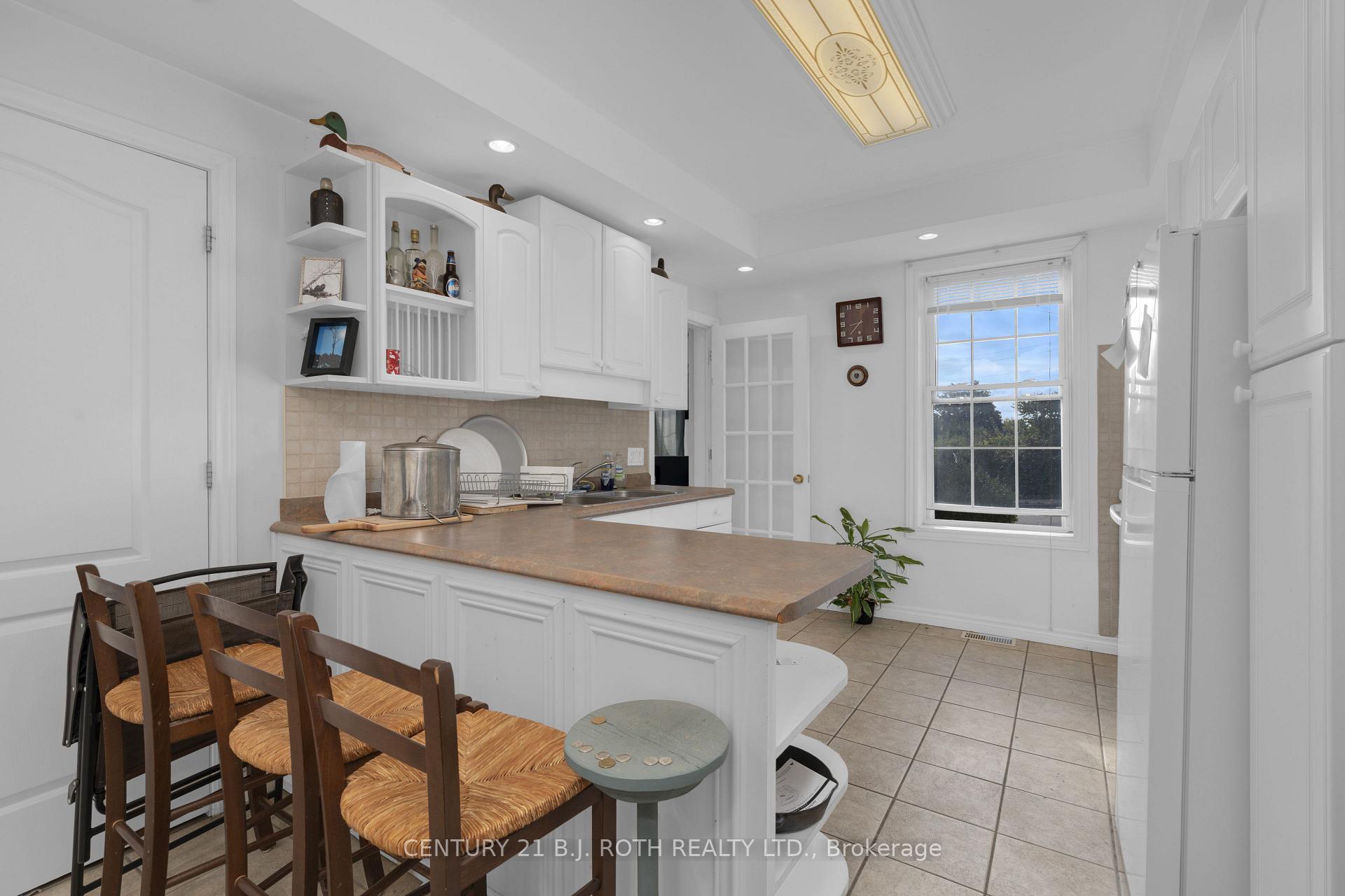 Photo 3 of 165 Parkview Avenue, Orillia — HOMEH
