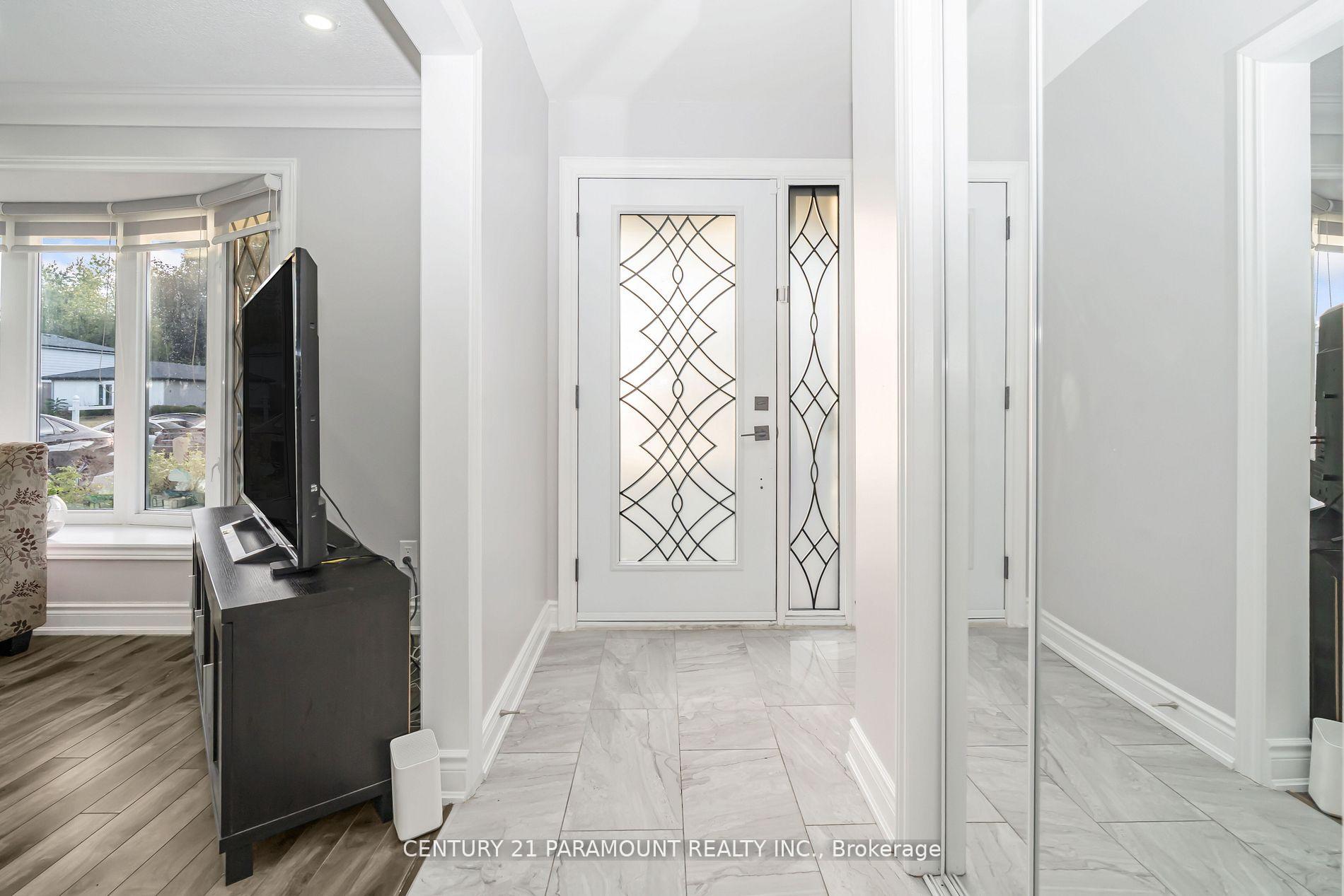 Photo 13 of 4 Beechwood Crescent, Brampton, Avondale — HOMEH