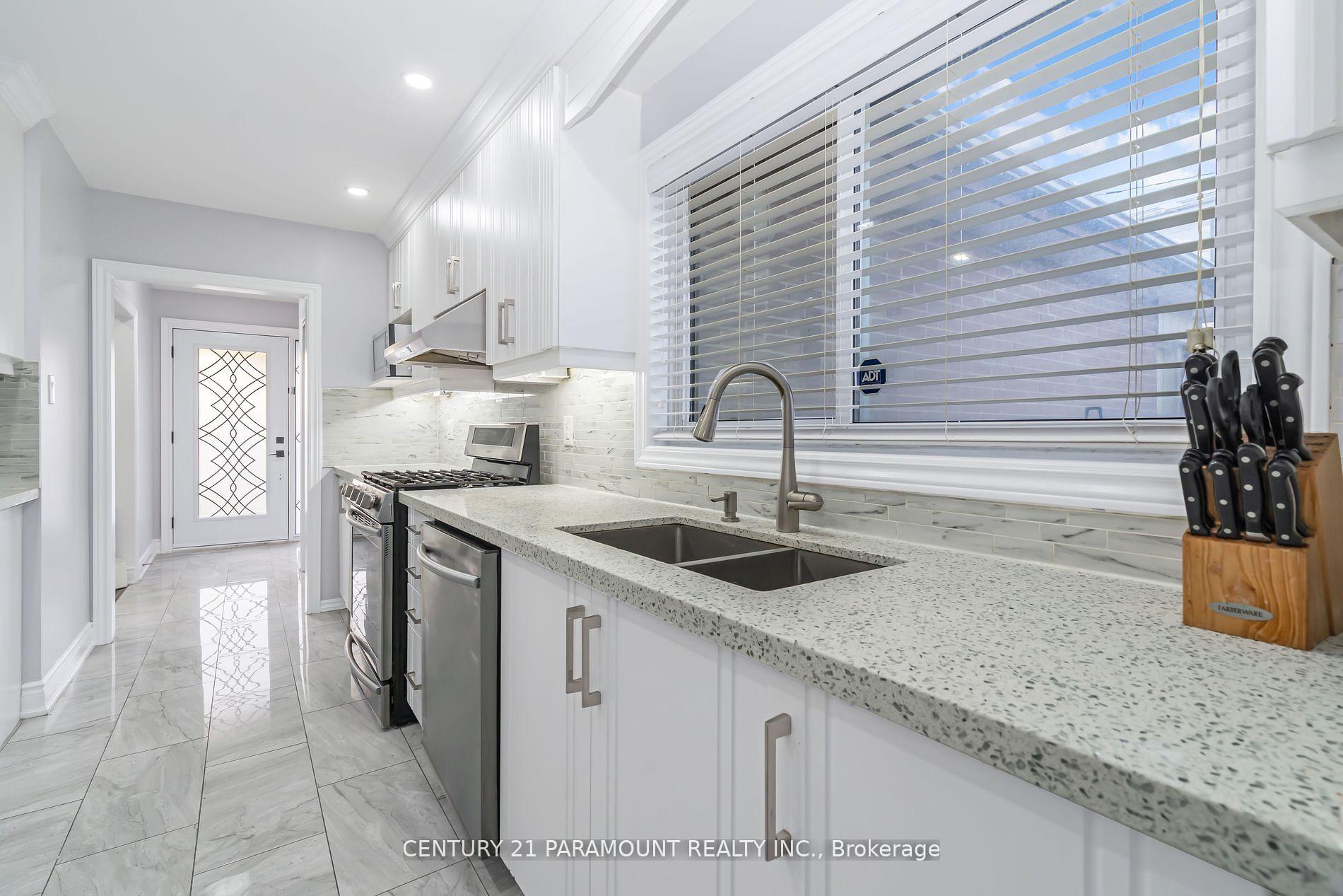 Photo 9 of 4 Beechwood Crescent, Brampton, Avondale — HOMEH