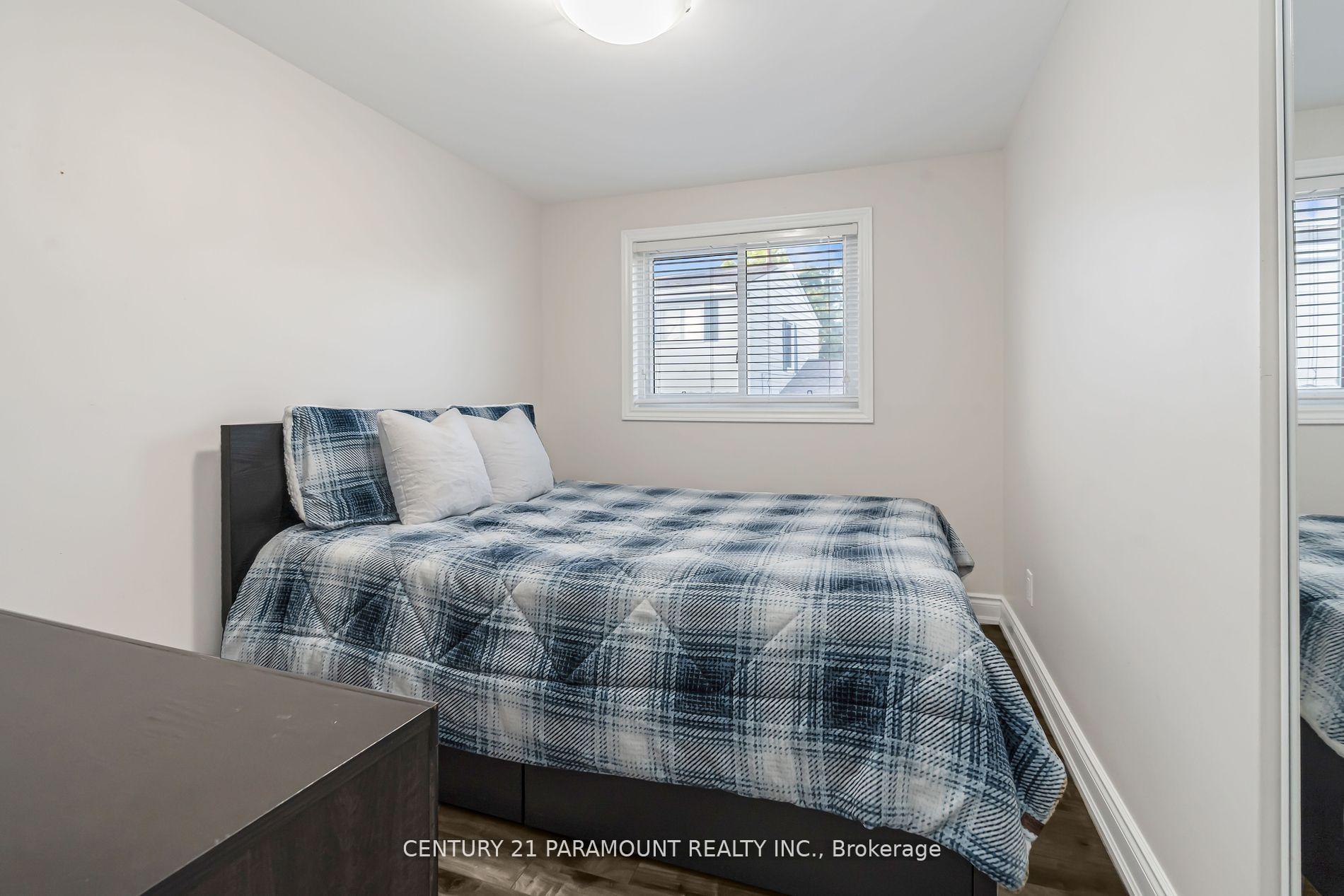 Photo 5 of 4 Beechwood Crescent, Brampton, Avondale — HOMEH