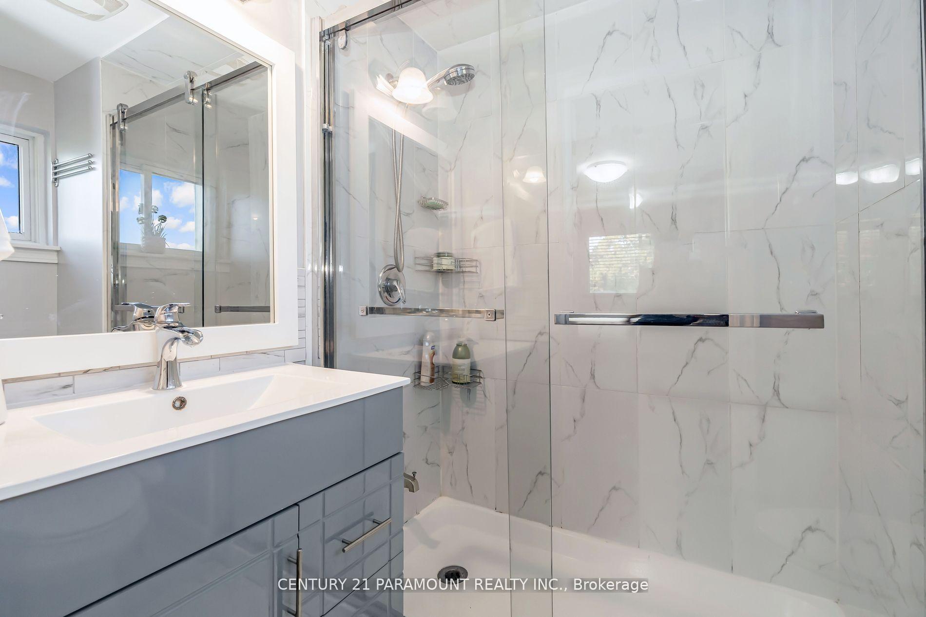 Photo 29 of 4 Beechwood Crescent, Brampton, Avondale — HOMEH