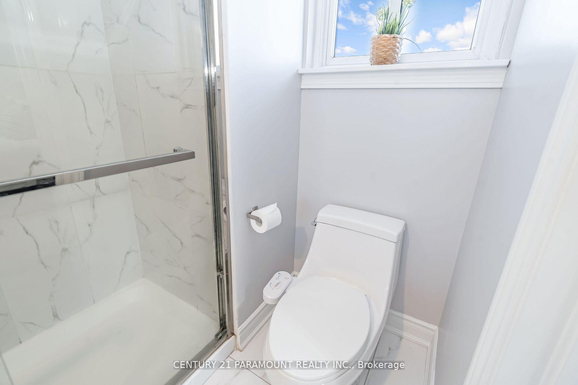 Photo 11 of 4 Beechwood Crescent, Brampton, Avondale — HOMEH